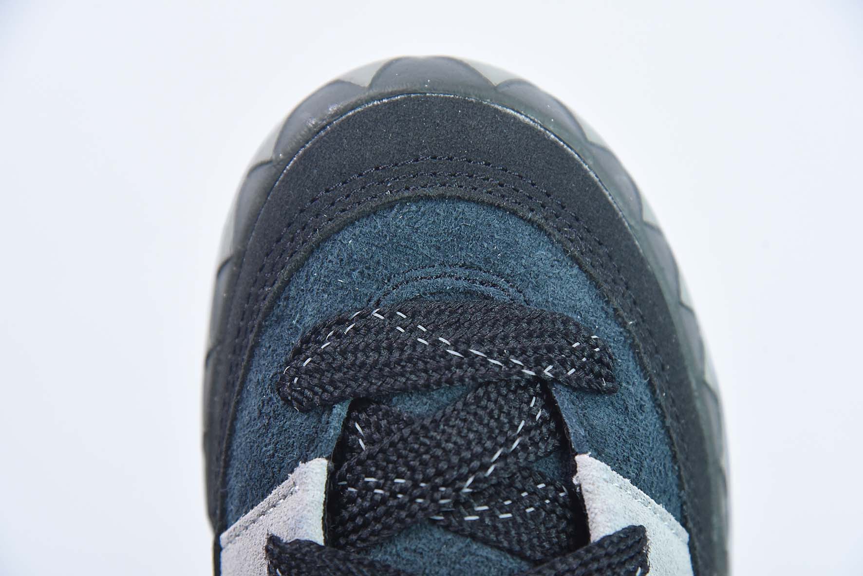 Adidas Adimatic 联名鲨鱼阿迪面包鞋 HP6770