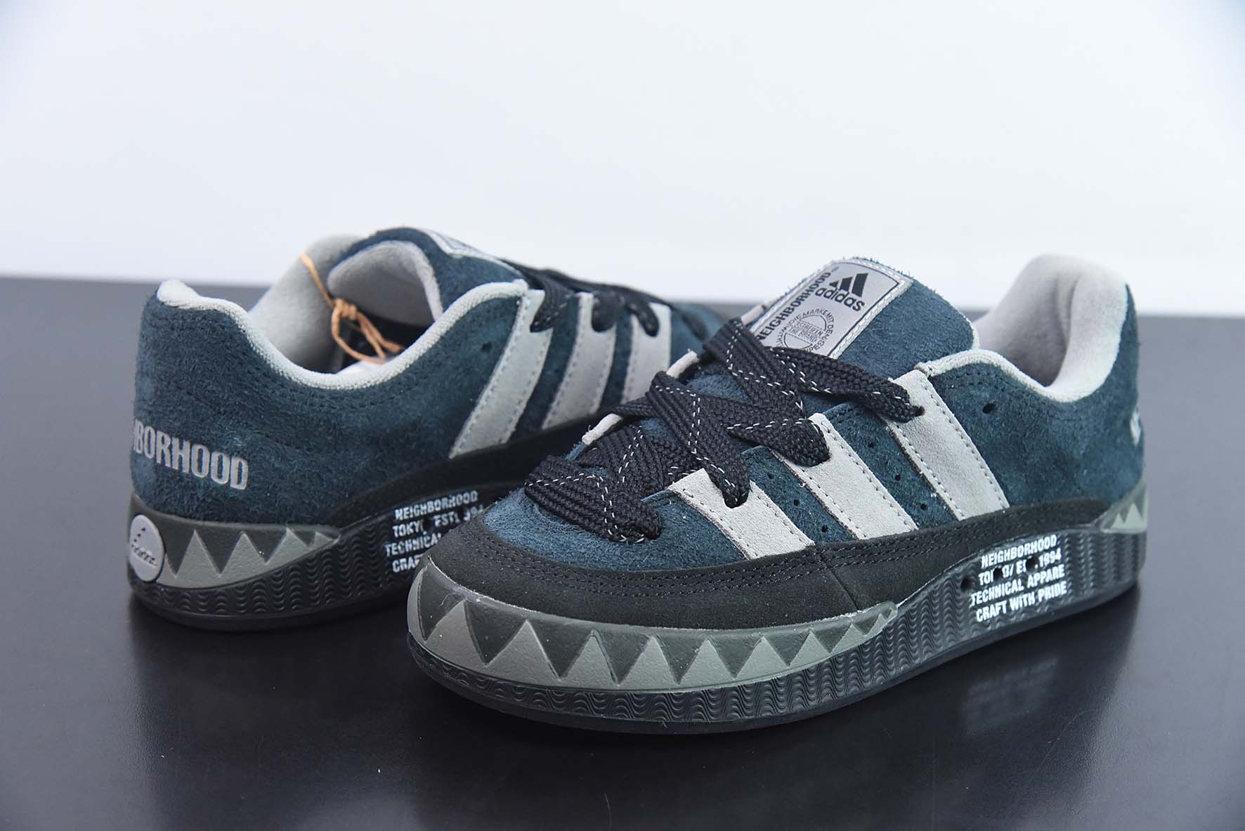 Adidas Adimatic 联名鲨鱼阿迪面包鞋 HP6770