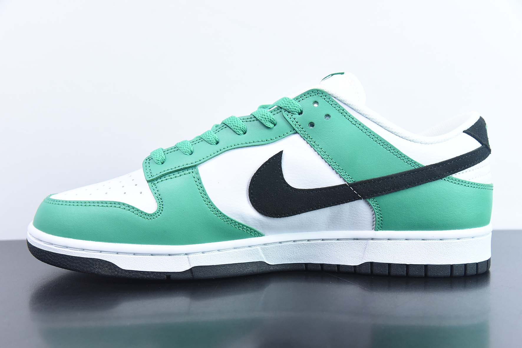 Nike Dunk Low SE “Lottery Green”板鞋白绿黑 货号：fn3612-300