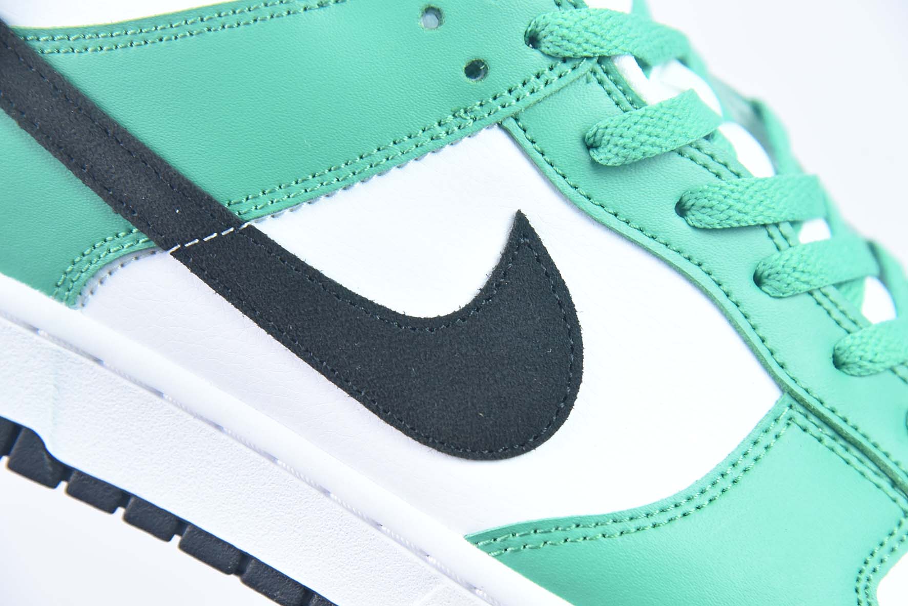 Nike Dunk Low SE “Lottery Green”板鞋白绿黑 货号：fn3612-300