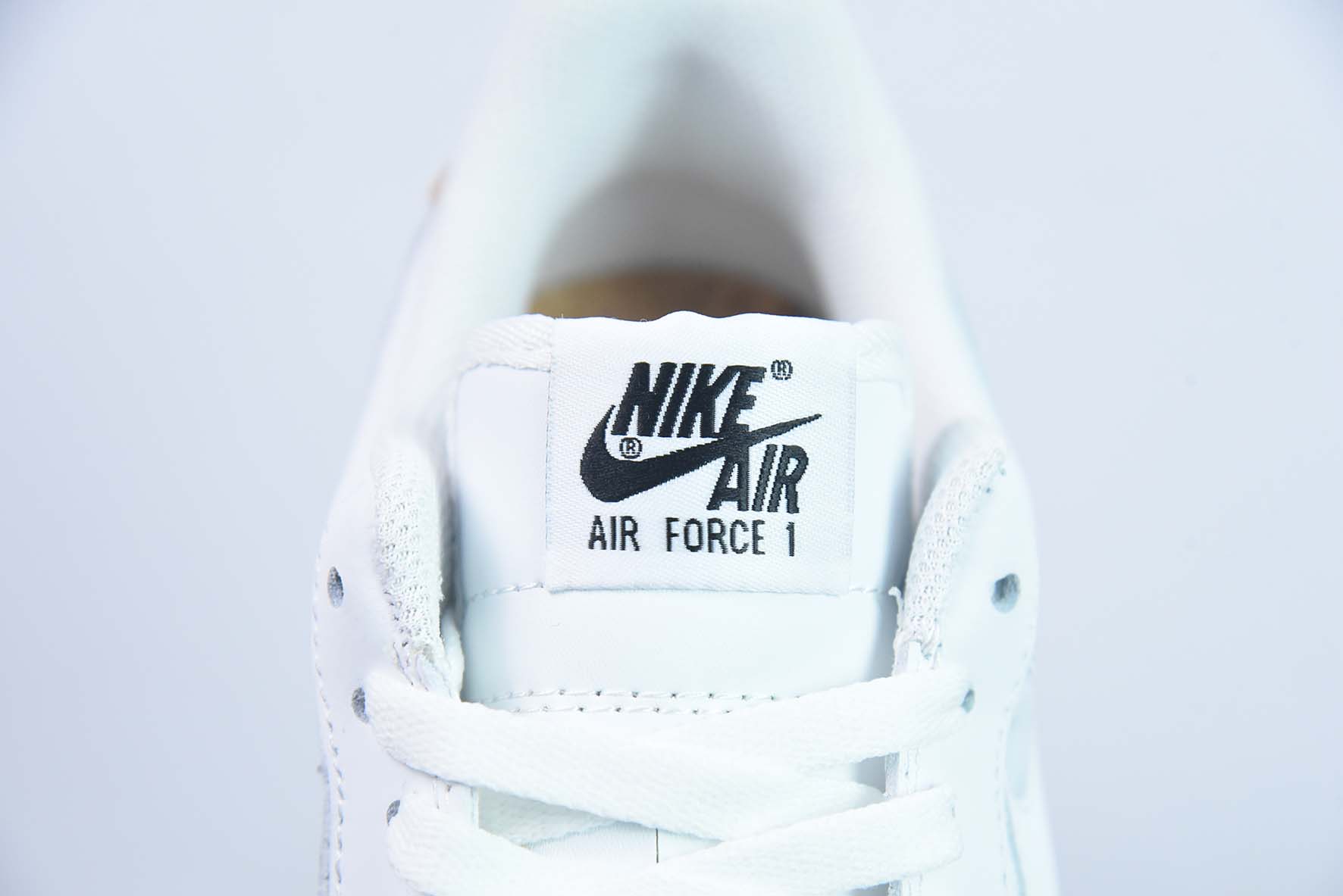 Air Force 1 '07 Low 空军一号低帮板鞋货号：DV7184 001
