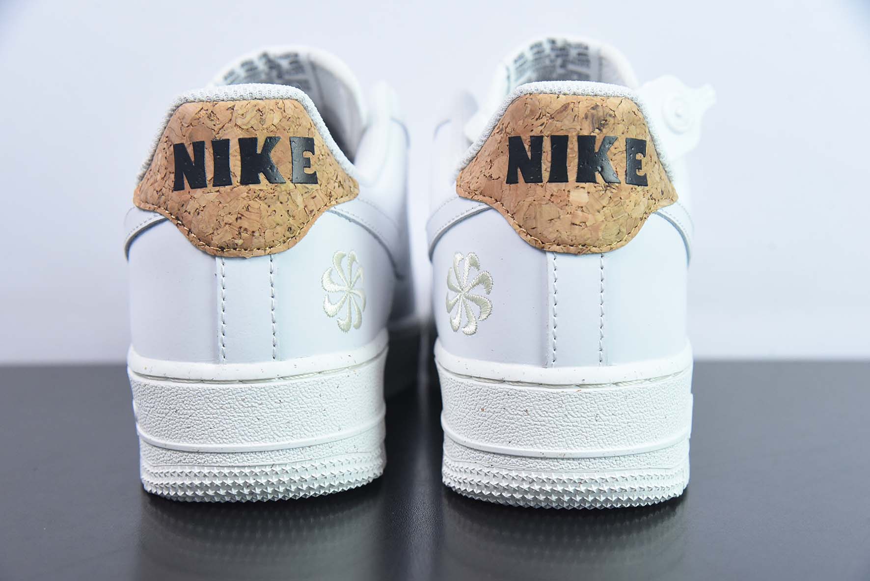 Air Force 1 '07 Low 空军一号低帮板鞋货号：DV7184 001