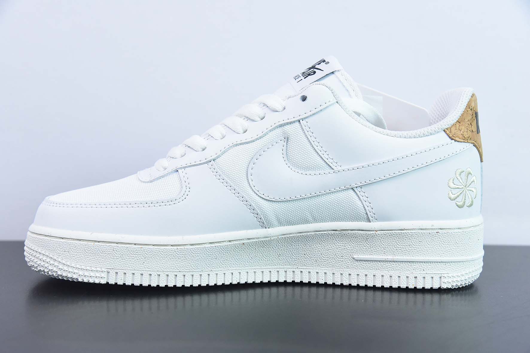 Air Force 1 '07 Low 空军一号低帮板鞋货号：DV7184 001
