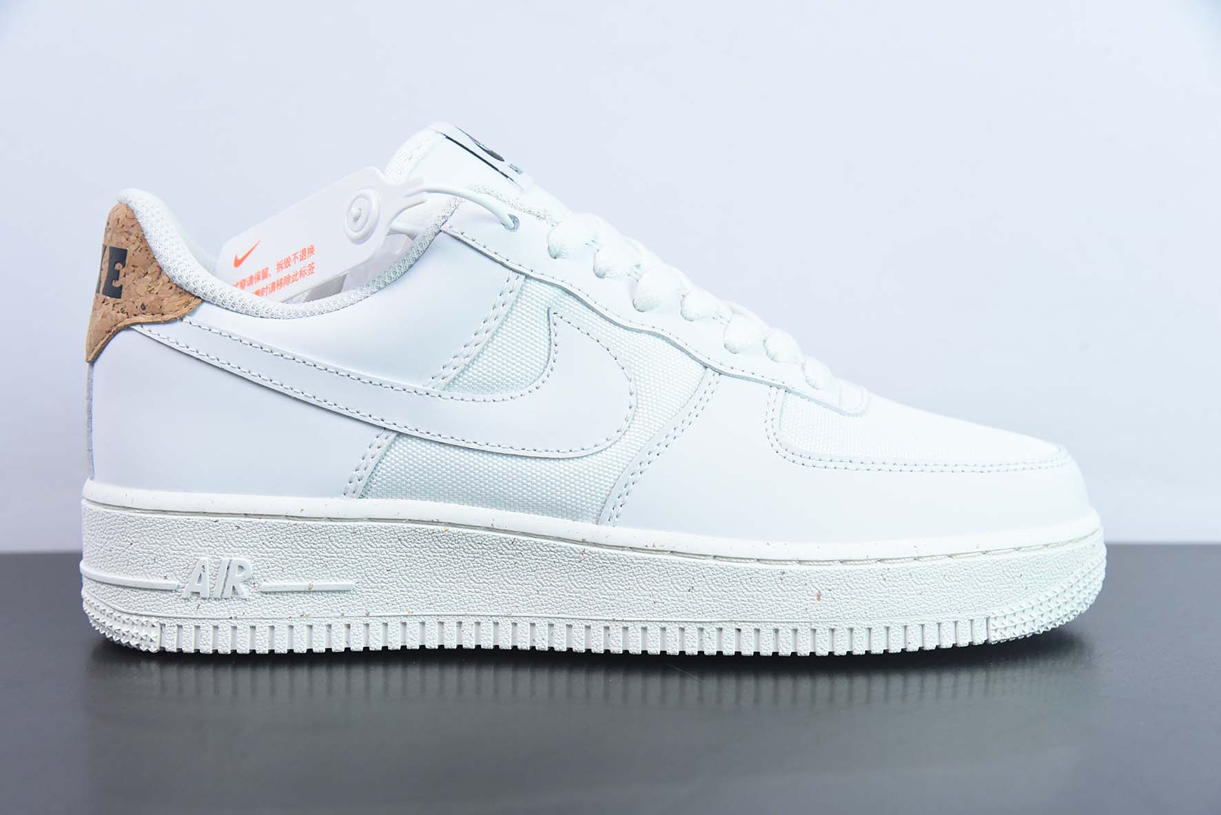 Air Force 1 '07 Low 空军一号低帮板鞋货号：DV7184 001