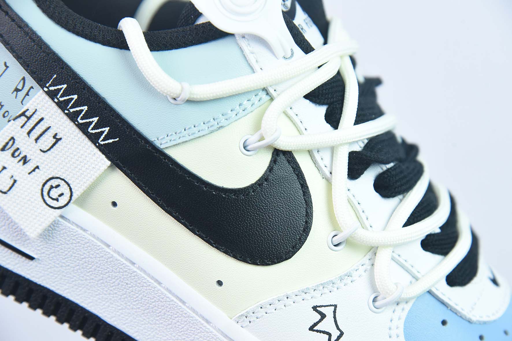 Air Force 1'07 Low"White/Beige/Light Blue"空军一号“白米浅蓝黑皇冠涂鸦绑绳”DH7561-102