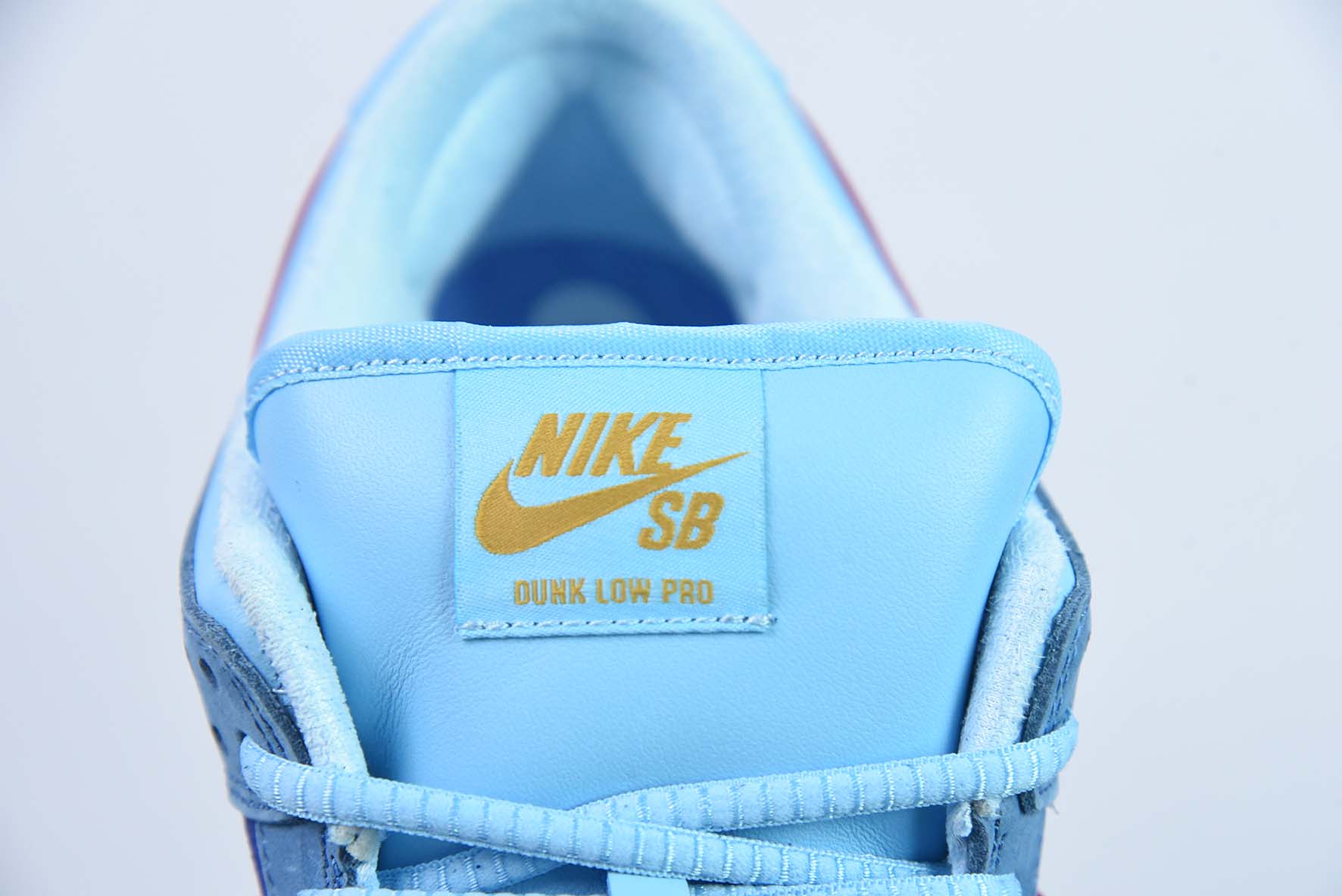 Nike SB Dunk Low 蓝精灵 货号:DO9404-400