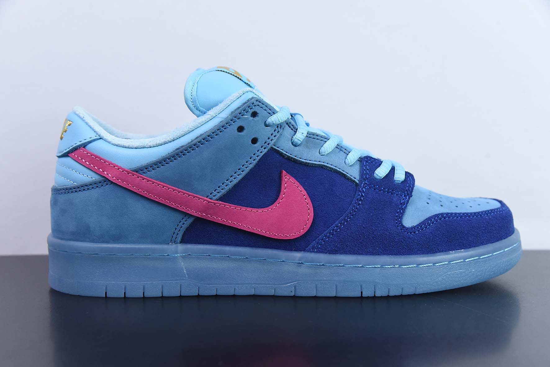 Nike SB Dunk Low 蓝精灵 货号:DO9404-400