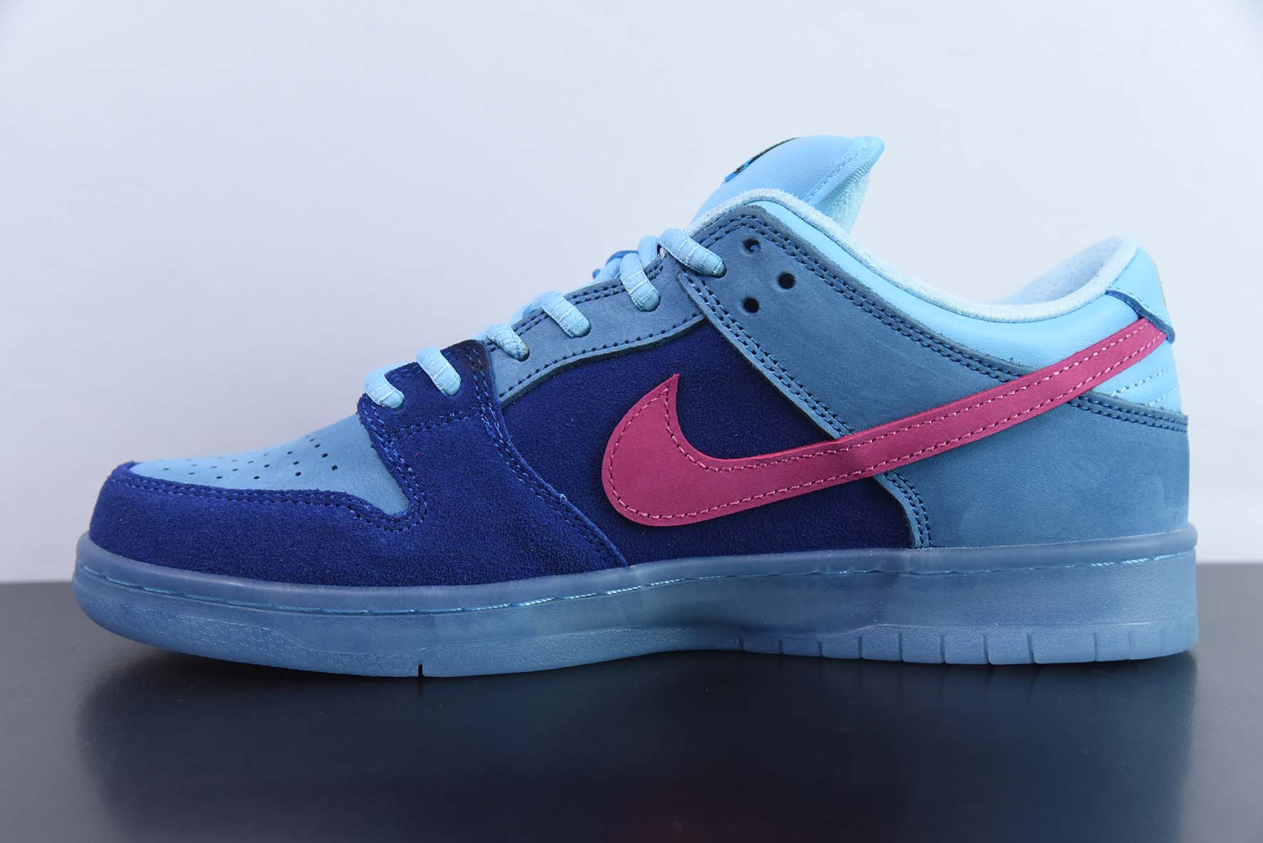 Nike SB Dunk Low 蓝精灵 货号:DO9404-400