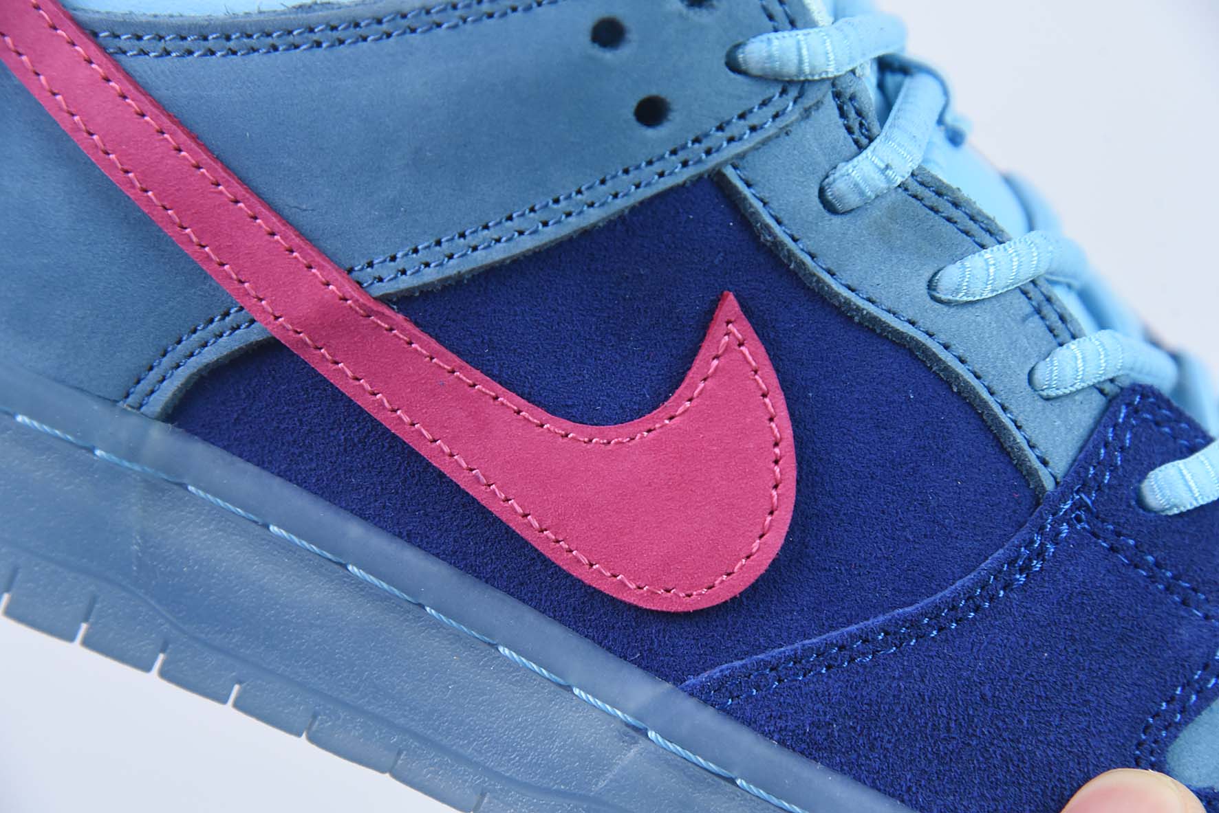 Nike SB Dunk Low 蓝精灵 货号:DO9404-400