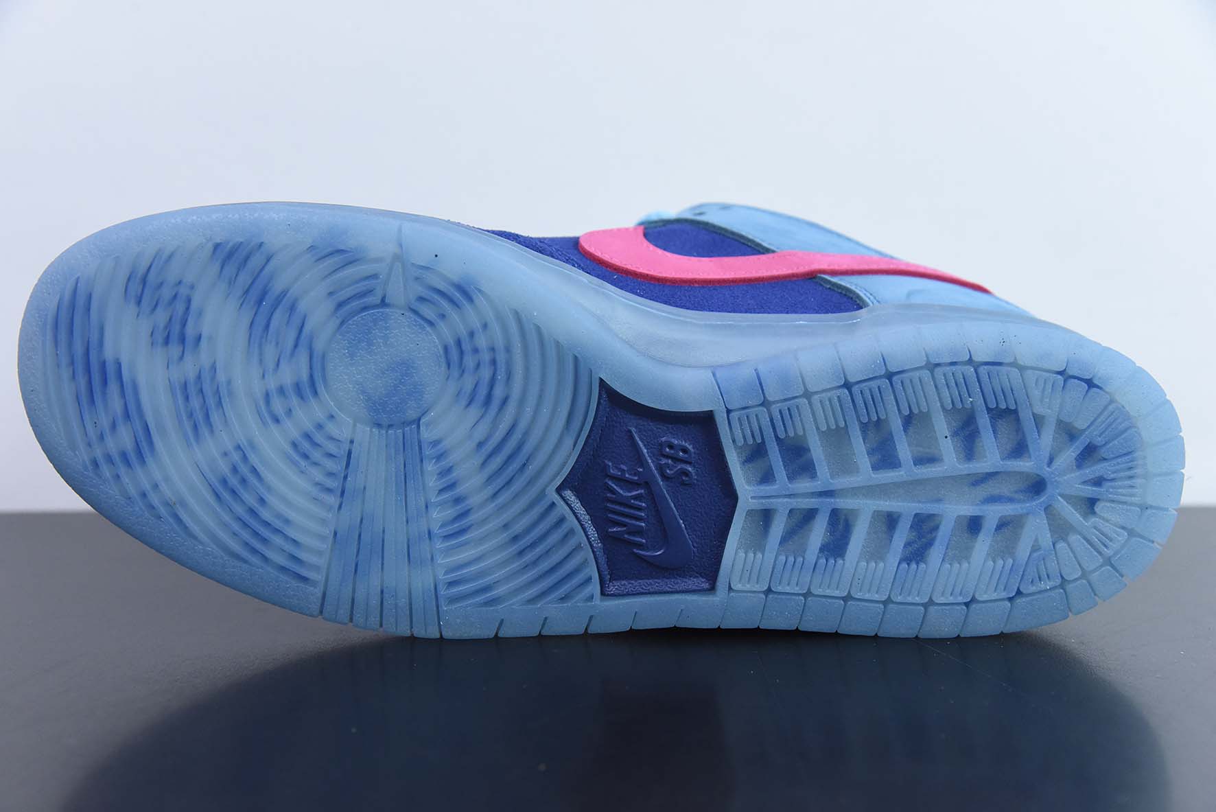 Nike SB Dunk Low 蓝精灵 货号:DO9404-400