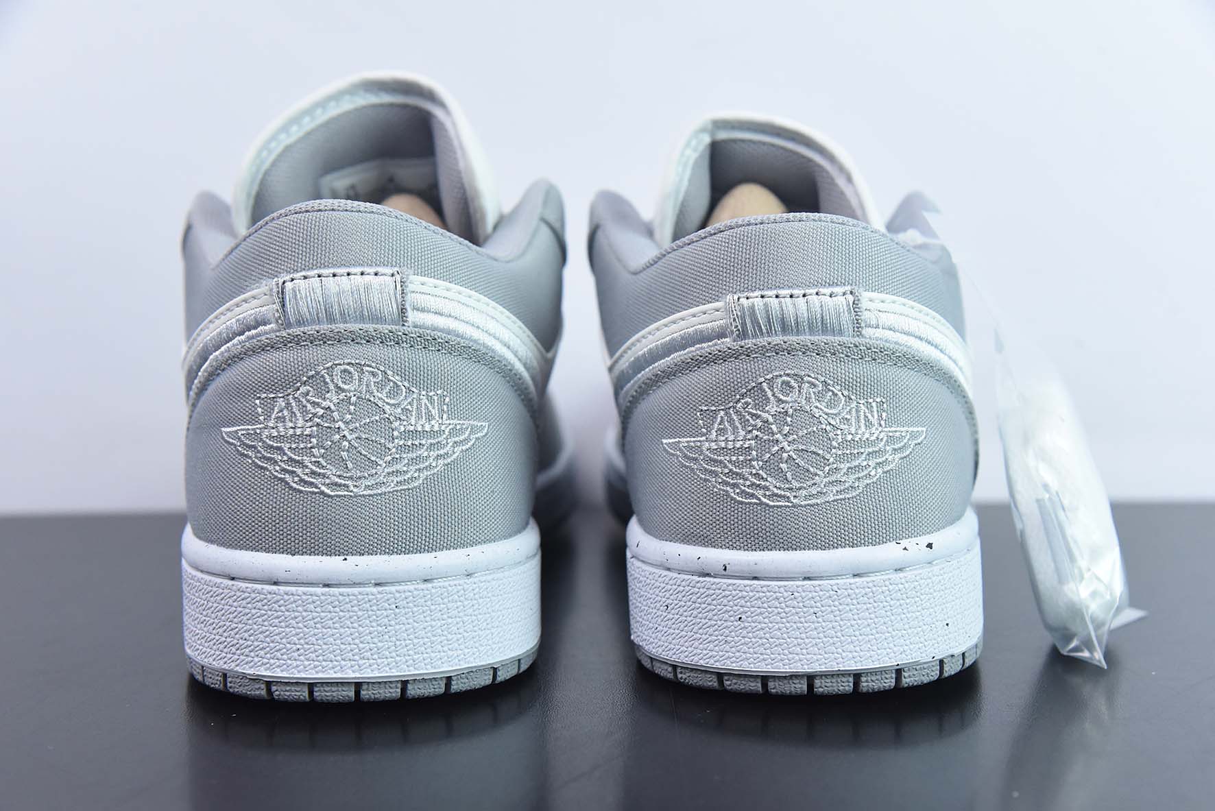 Air Jordan 1 AJ1 Low 乔丹1代 低帮篮球鞋/灰白 「小Dior配色」刺绣logo 货号:DV0426-012