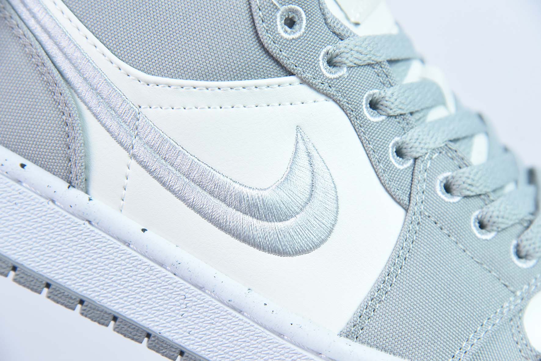 Air Jordan 1 AJ1 Low 乔丹1代 低帮篮球鞋/灰白 「小Dior配色」刺绣logo 货号:DV0426-012