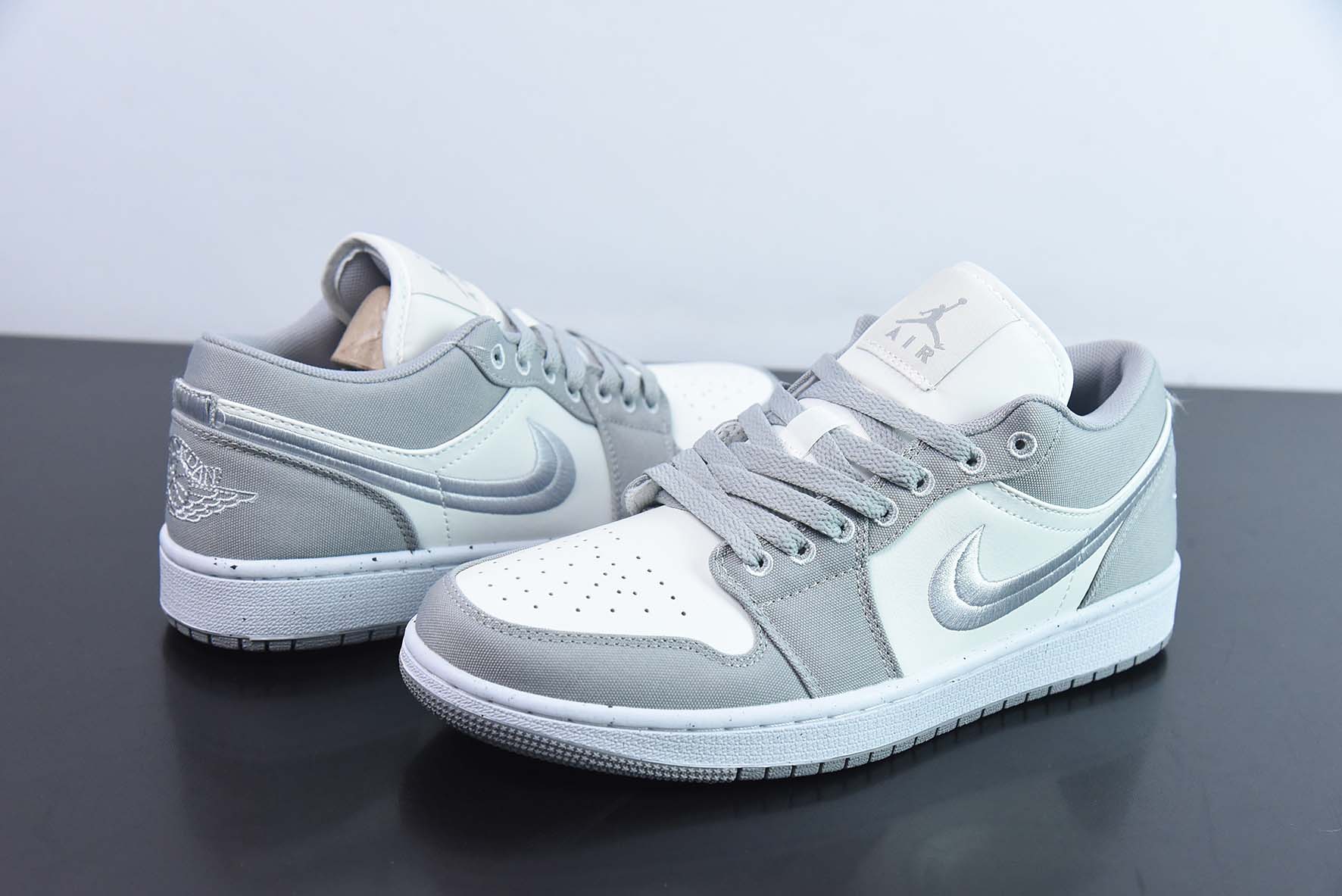 Air Jordan 1 AJ1 Low 乔丹1代 低帮篮球鞋/灰白 「小Dior配色」刺绣logo 货号:DV0426-012