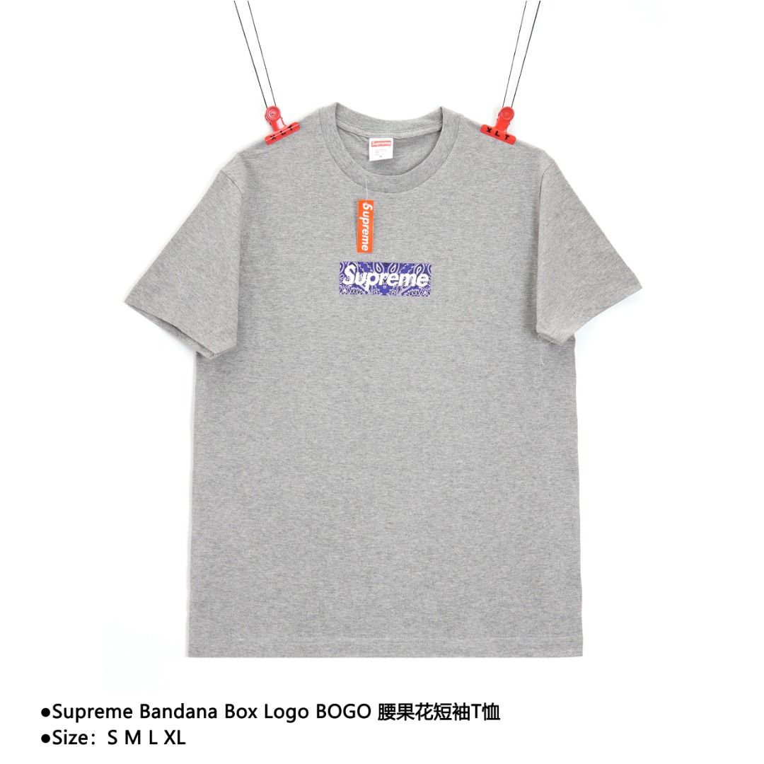 Supreme Bandana Box Logo BOGO 腰果花短袖T恤 关于面料短袖一直沿用:无缝圆筒面料工艺,懂得人都知道 面料也一直采用:16支精梳棉 领口采用32支纯棉螺纹无弹舒适 不变形 因为短袖面料为圆筒工艺,所以每个尺码的胸围为固定的 经过测量才能把面料定织定染下去 印花用料 活性染料 工艺细节采用丝网印工艺 区别市面通货 款式编号:B-56056056013