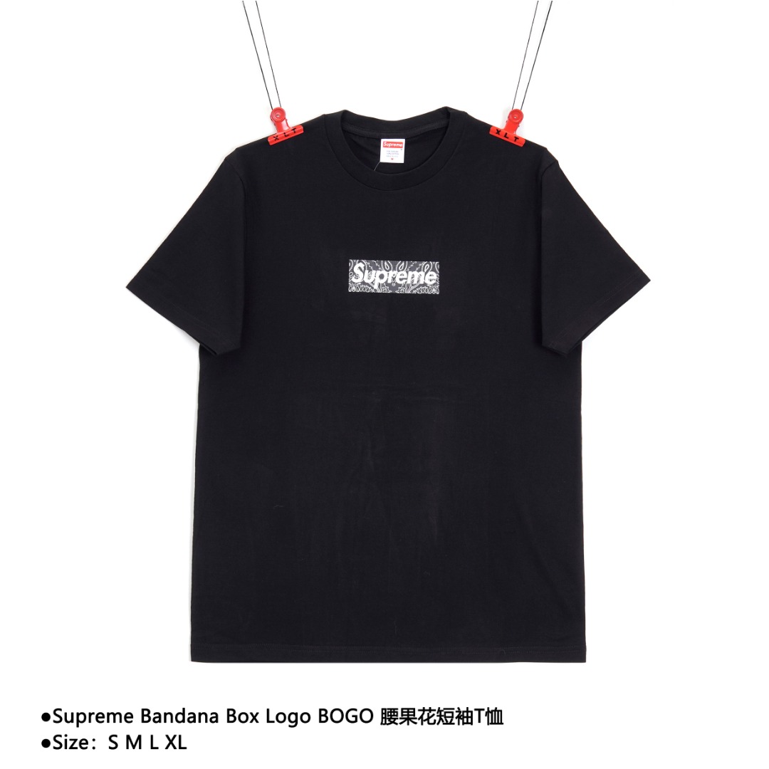 Supreme Bandana Box Logo BOGO 腰果花短袖T恤 关于面料短袖一直沿用:无缝圆筒面料工艺,懂得人都知道 面料也一直采用:16支精梳棉 领口采用32支纯棉螺纹无弹舒适 不变形 因为短袖面料为圆筒工艺,所以每个尺码的胸围为固定的 经过测量才能把面料定织定染下去 印花用料 活性染料 工艺细节采用丝网印工艺 区别市面通货 款式编号:B-56056056013
