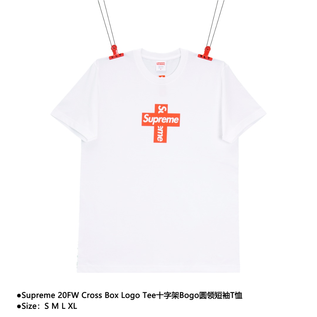 💰120
Supreme 20FW Cross Box Logo Tee十字架Bogo圆领短袖T恤
Size：S M L XL

关于这款面料与zp一致采用的16.7英支老式织布机织成，18支精梳棉面料，面料的支数越少面料摸起来越粗糙。精梳棉是对面料光滑度处理最高的标准，老式织布机的优点就是织出来的面料相对光洁，而且富有弹性 质感也相对比较好，Sup T恤基本全都是采用圆筒面料工艺因为是面料是圆筒工艺，所以每个尺码的胸围是固定的死的，织面料时候抛去水洗缩率门幅胸围保证跟zp一致，所以必须让老版师，挨个测量每个尺码的各个尺寸来定版，订制领标，因为年份款式季节不一样，所以标上面的文字细节也不一样，三标定制与zp一致，拒绝使用老标，非市面版本可比，印花还是热固油墨

款式编号：B-56056056013