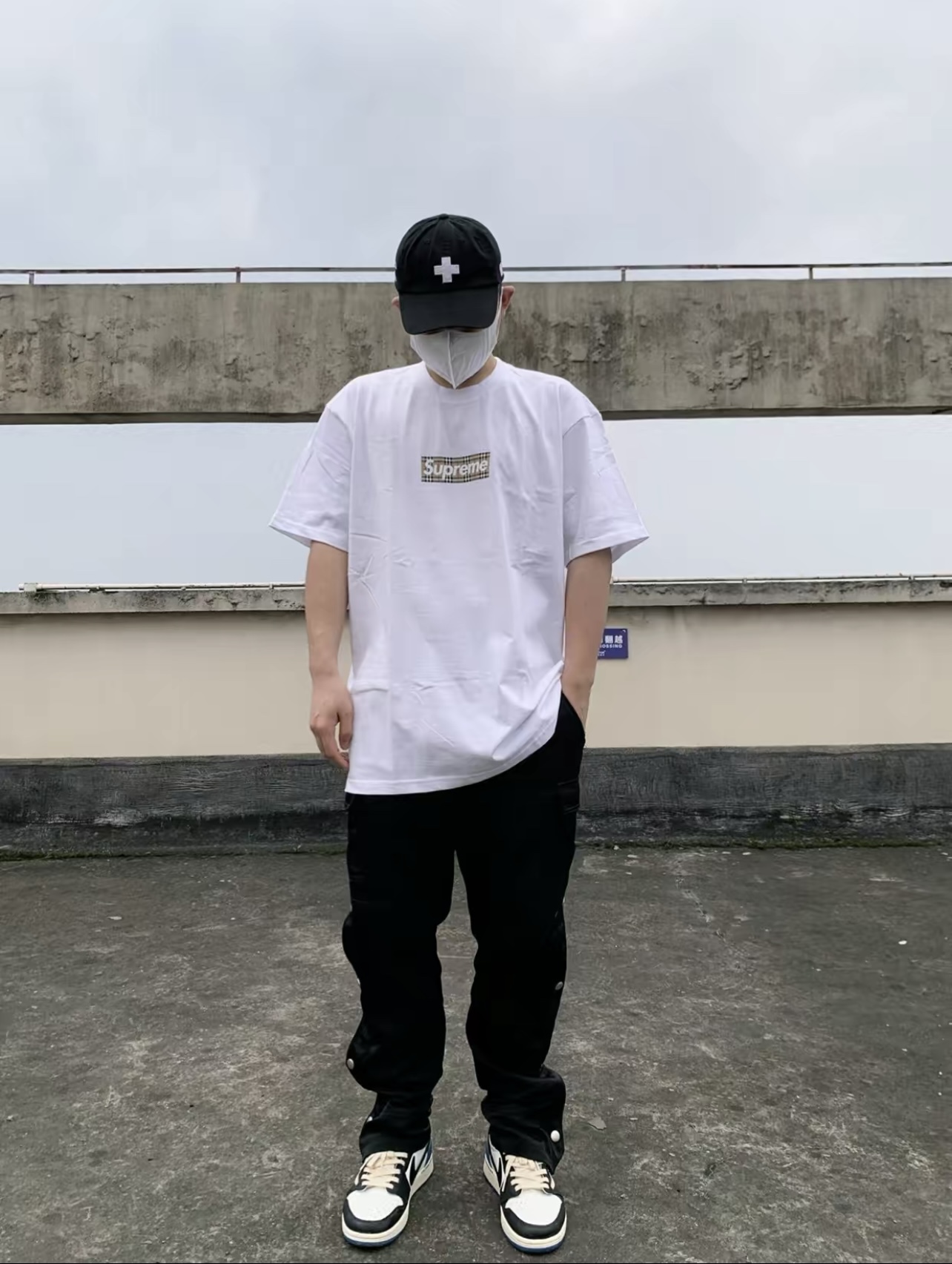 上身素材# Supreme SS22 Week 3 / Burberry Box Logo Tee 联名短袖T恤