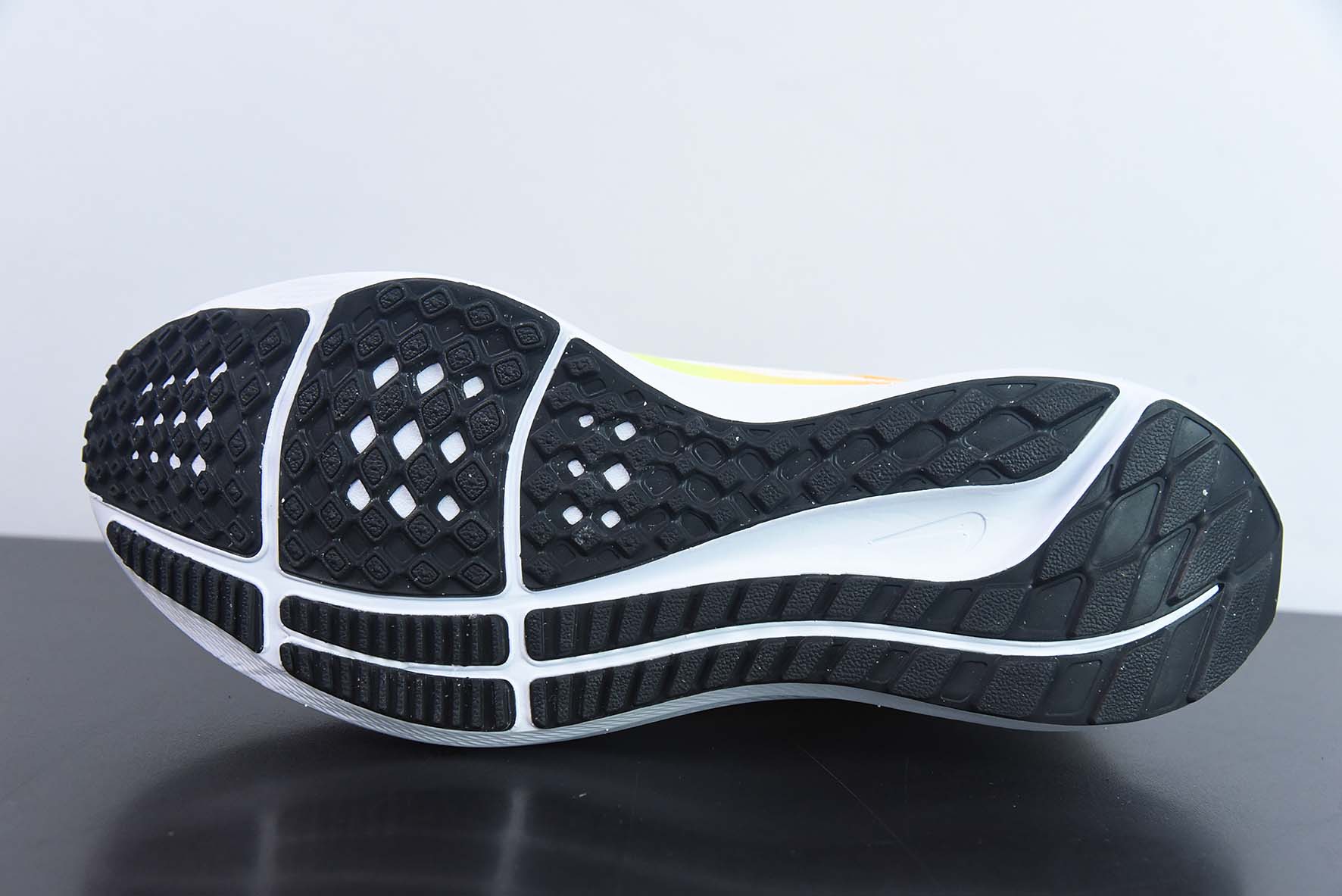 NK Air Zoom Pegasus 40 透气缓震跑步鞋 货号：DV3853-101