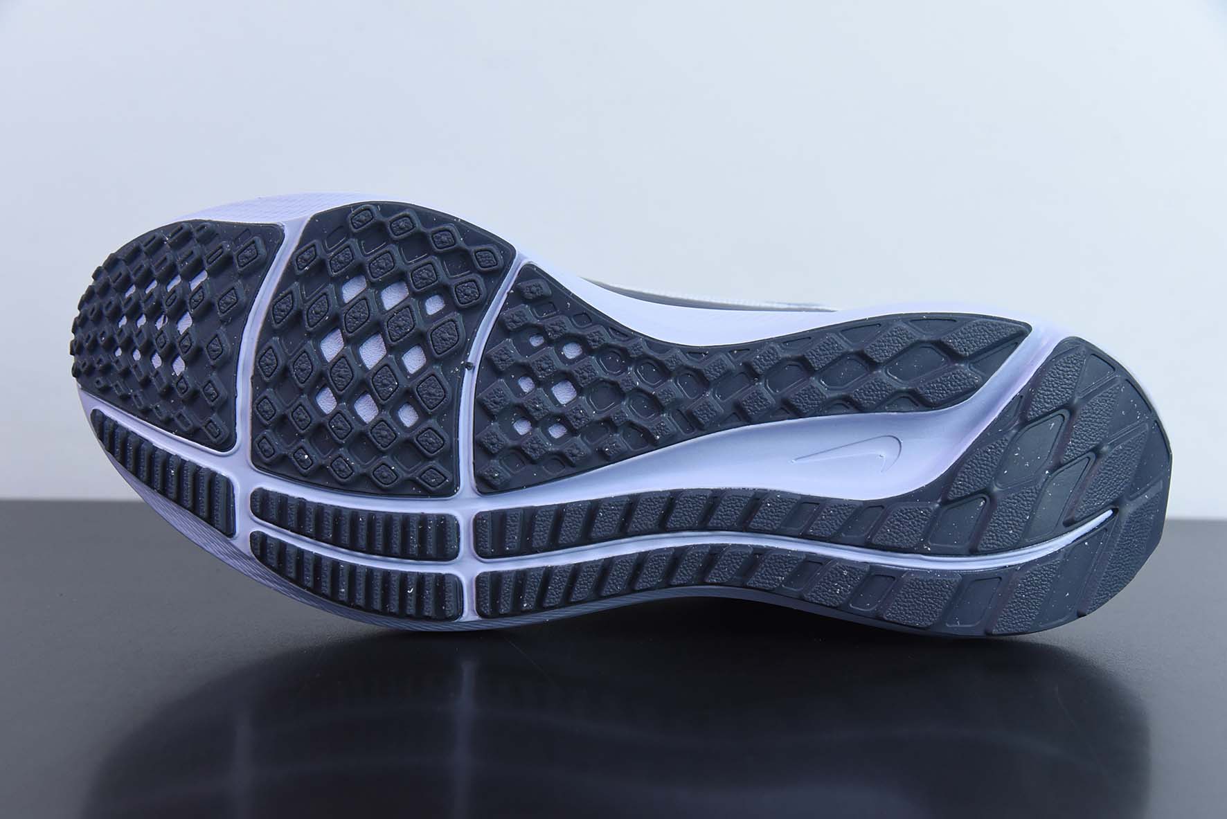 NK Air Zoom Pegasus 40 透气缓震跑步鞋 货号：DV3853-500