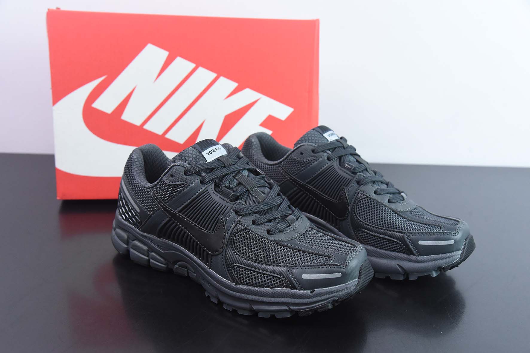Nike Zoom Vomero 5"Dark Grey"佛莫罗5代系列经典“炭灰银”男子运动鞋 BV1358-002