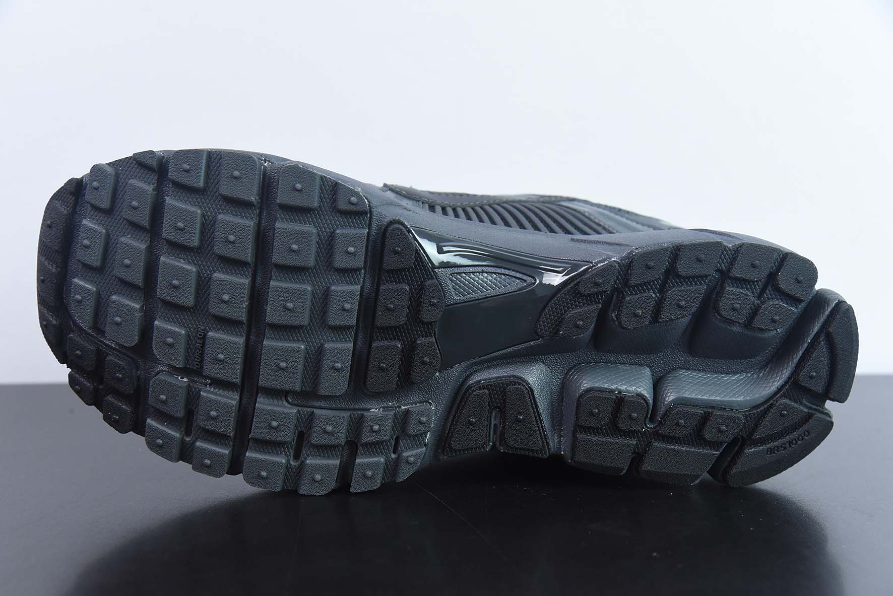 Nike Zoom Vomero 5"Dark Grey"佛莫罗5代系列经典“炭灰银”男子运动鞋 BV1358-002