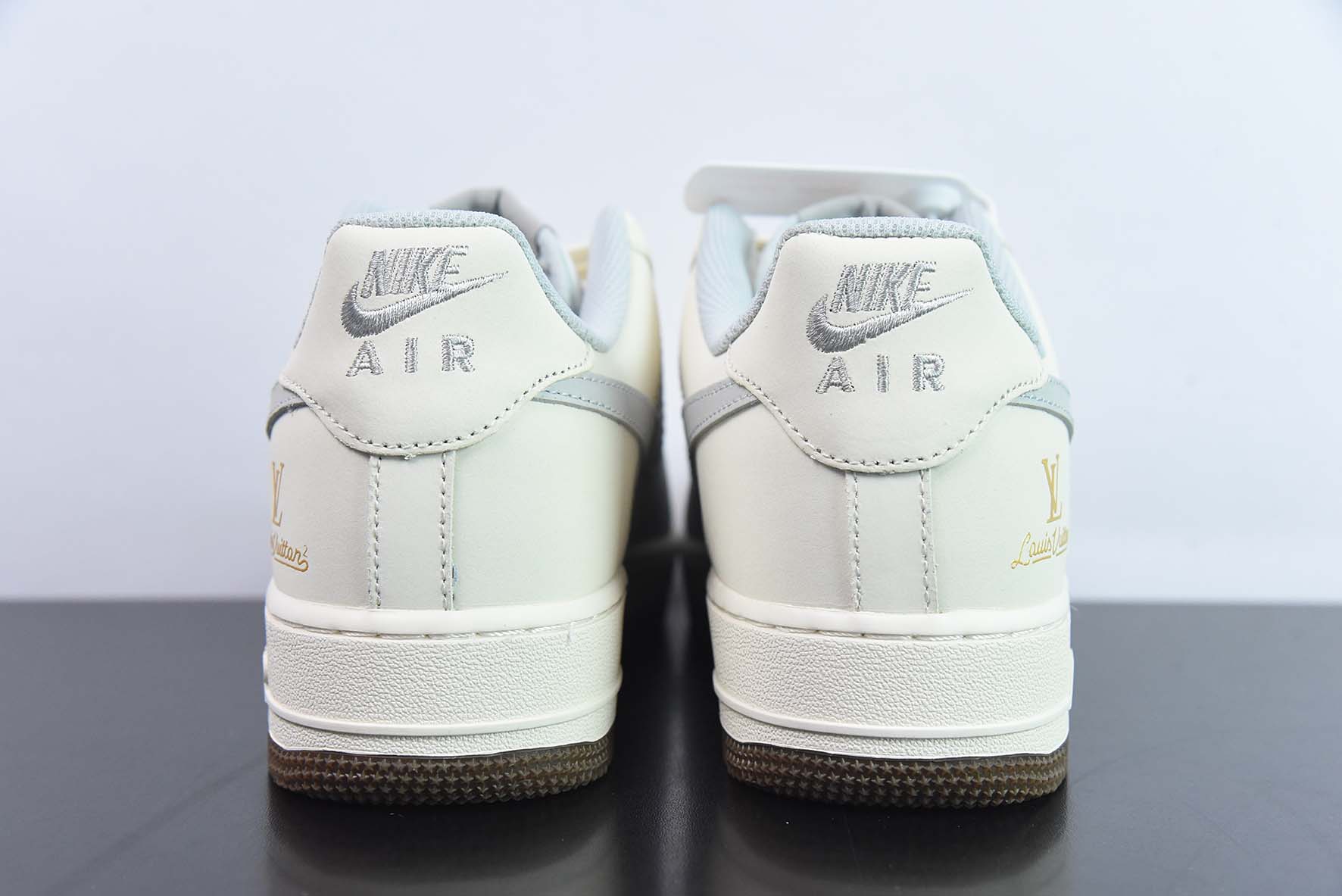 NK Air Force 1  LV闪光银空军一号运动板鞋 官方货号：BS9055-833