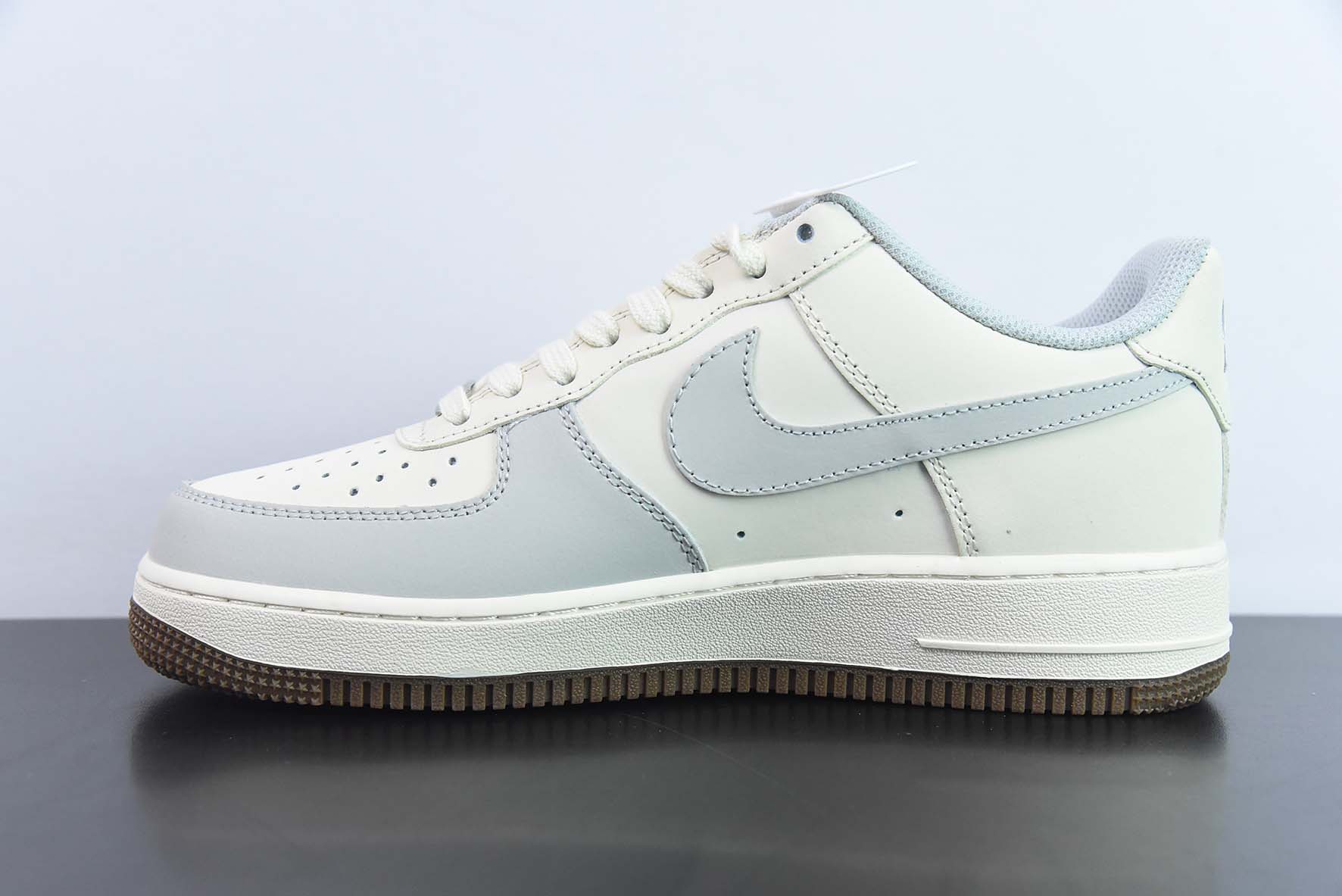 NK Air Force 1  LV闪光银空军一号运动板鞋 官方货号：BS9055-833