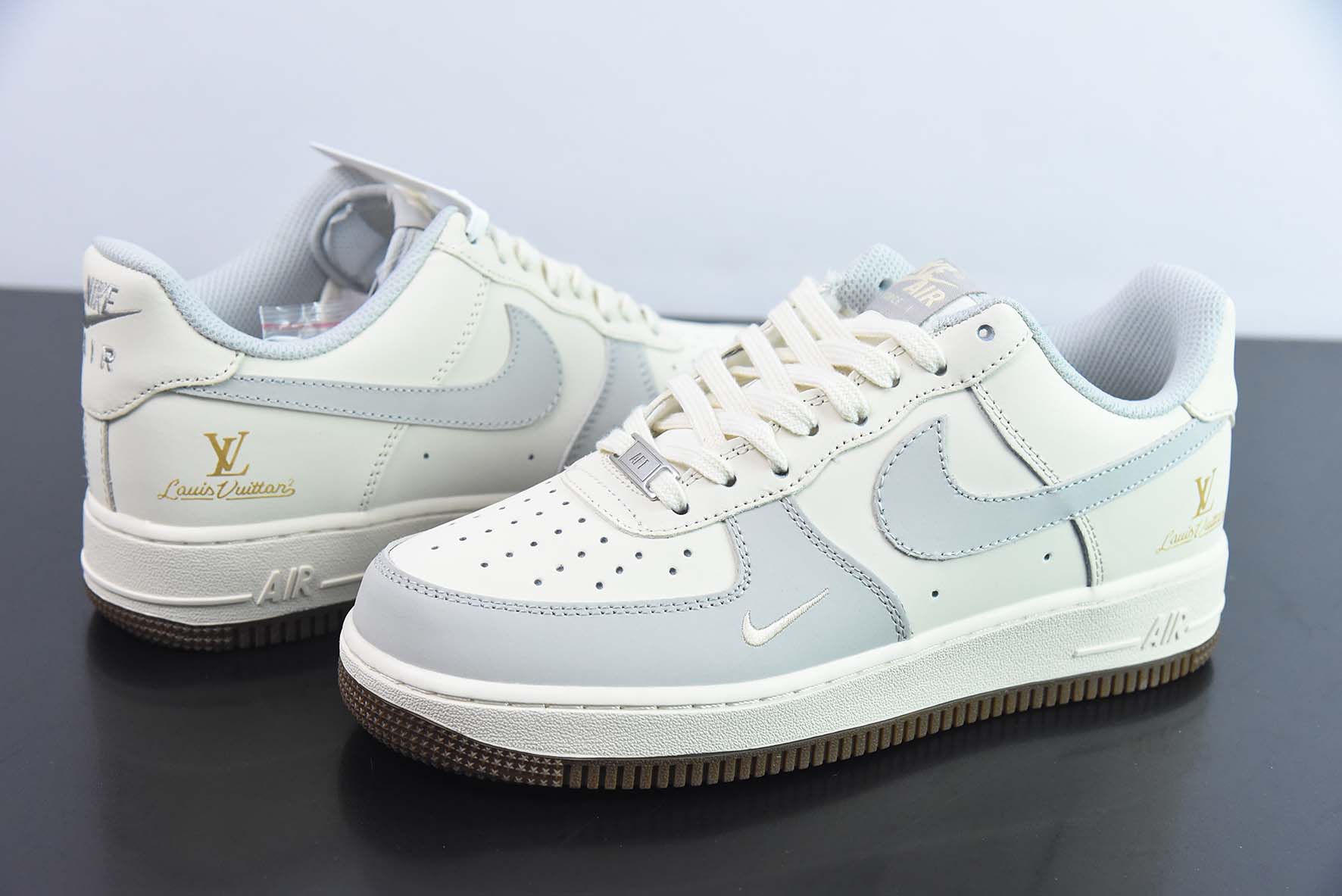 NK Air Force 1  LV闪光银空军一号运动板鞋 官方货号：BS9055-833