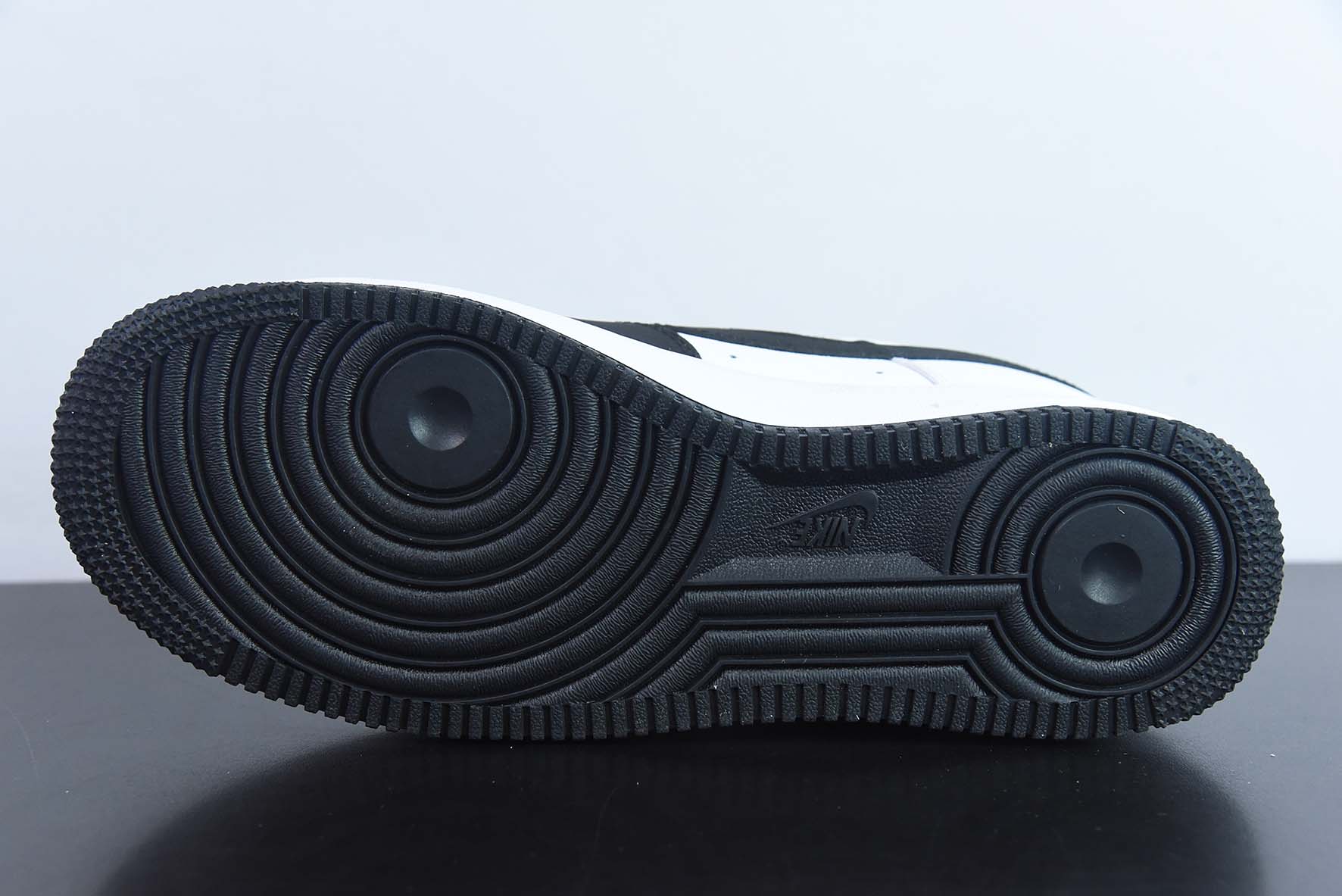 Nike Air Force 1 AF1 空军一号/低帮 黑白 太极 货号：BS9055-701