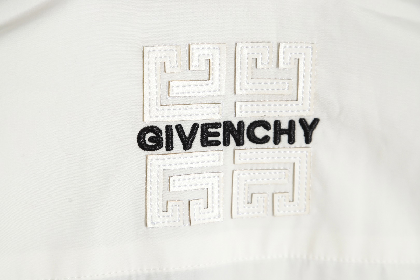 280 Givenchy 纪梵希 银色锁扣衬衫 面料采用40s府绸棉平纹布