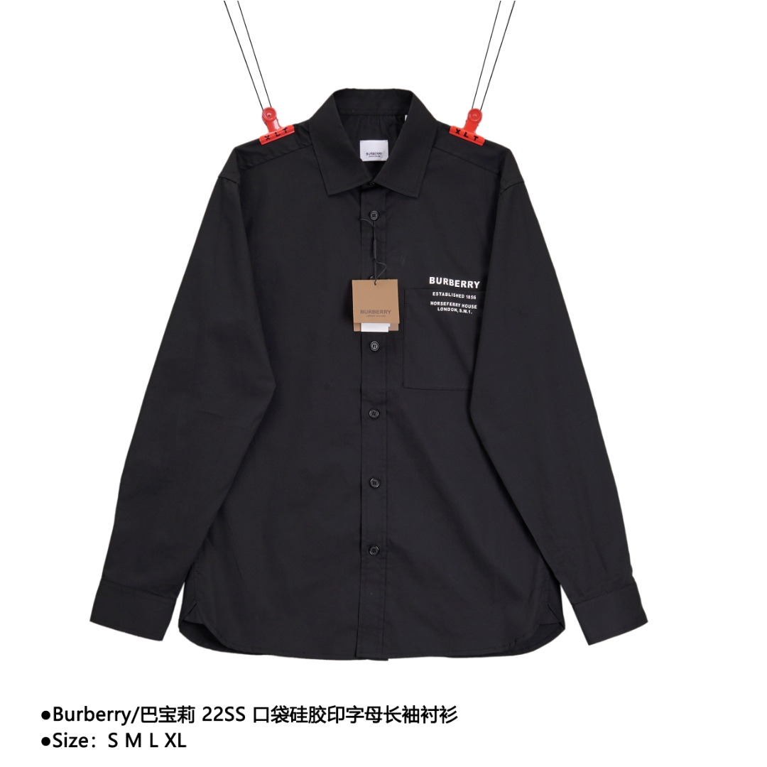 Burberry/巴宝莉 22SS 口袋硅胶印字母长袖衬衫 原版国内5500购入!对比市场面料,无法做到密度如此之高,柔软且硬挺,采用韩国衬衫面料,不计成本, 做到百分百还原.袋口+大袖衩采用针织8012~30D,纽扣采用原版一致的贝壳扣,袖口的金属扣原版开模定制了10天, 尺码唛吊牌内的数据皆一比一. 注意 烫洗衣服时候注意务必保护好口袋上的硅胶印花.勿烫勿机洗!因此产生的售后问题不处理!谢谢谅解! 款式编号:A-5605605622