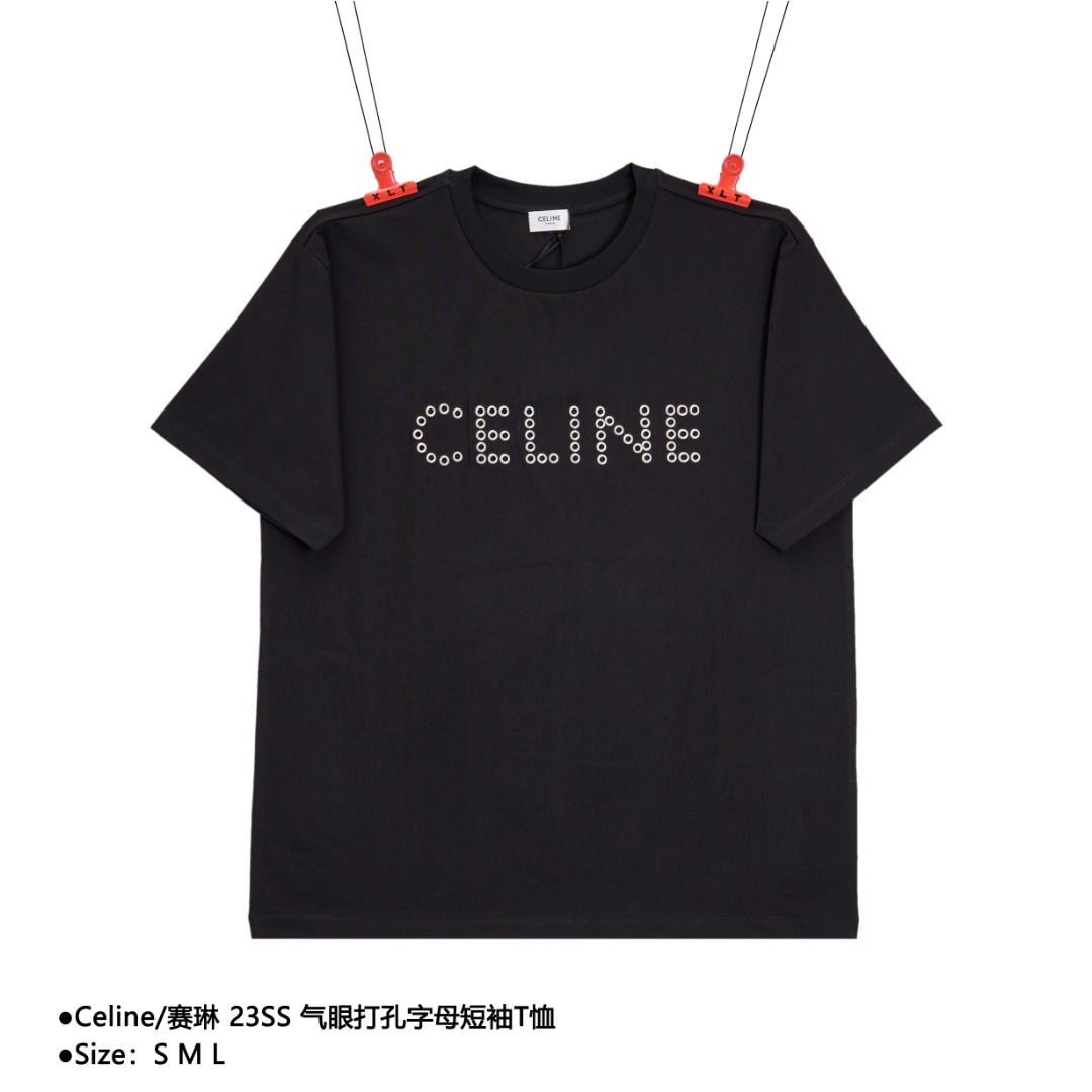Celine/赛琳 23SS 气眼打孔字母短袖T恤 面料采用26S双股百分百纯棉sorona面料,全新升级面料手感细腻度远超市面普通面料,整件衣服工序繁杂,裁片粘衬全部激光电脑排版切割开孔,背后增加粘衬防止气眼受力不匀脱落,整件衣服57颗纯铜气眼,全部纯手工完成,非常耗时. 款式编号:A-5605605617