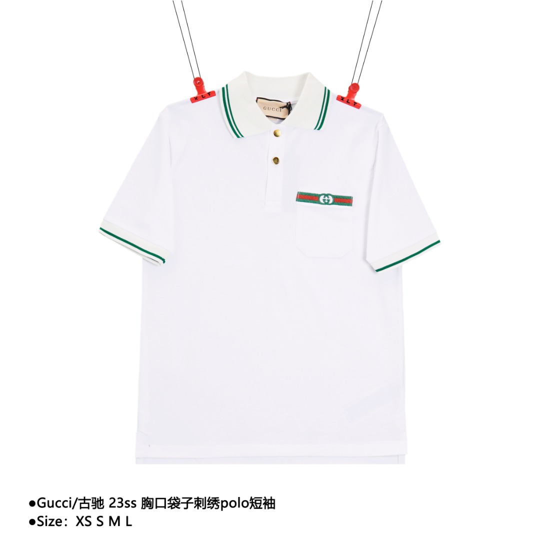 💰170
Gucci/古驰 23ss 胸口袋刺绣polo短袖
Size：XS S M L

白色棉布polo衫在衣领和袖口处设计有绿色条纹 彰显了品牌设计理念中随处可见的学院风范。正面口袋的刺绣整合了源自典藏设计的两个标志性符号元素

款式编号：Q-560560018