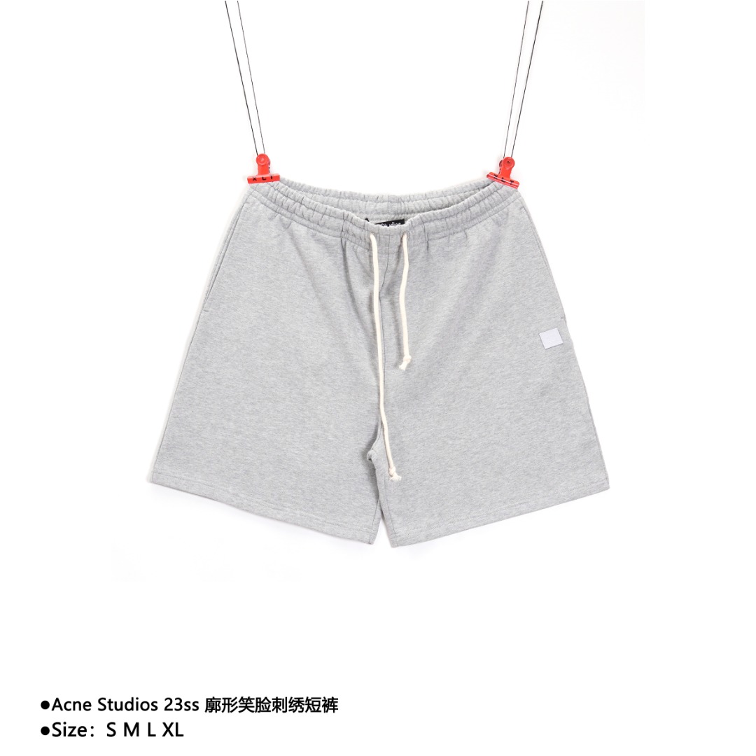 💰150
Acne Studios 23ss 廓形笑脸刺绣短裤
Size:S M L XL
基础简约的欧美风格,宽松易穿夏季百搭,相当ACNE的冷淡色调,圆形米白色的裤腰抽绳搭配双边竖式不易察觉的双插口袋带着休闲的气息,裤腿上的方块笑脸则是全场的辨识度,没有太高兴,也没有不开心的FACE表情已经成为ACNE标志性的产物,背面则有一个尾袋,既是装饰也可以是日常小实用,全棉小毛圈的内里舒适透气,亲肤不粘身,搭配情侣游走街头更是逼格满满。380克全棉质毛圈,正品级!
款式编号:Z-560560560016
