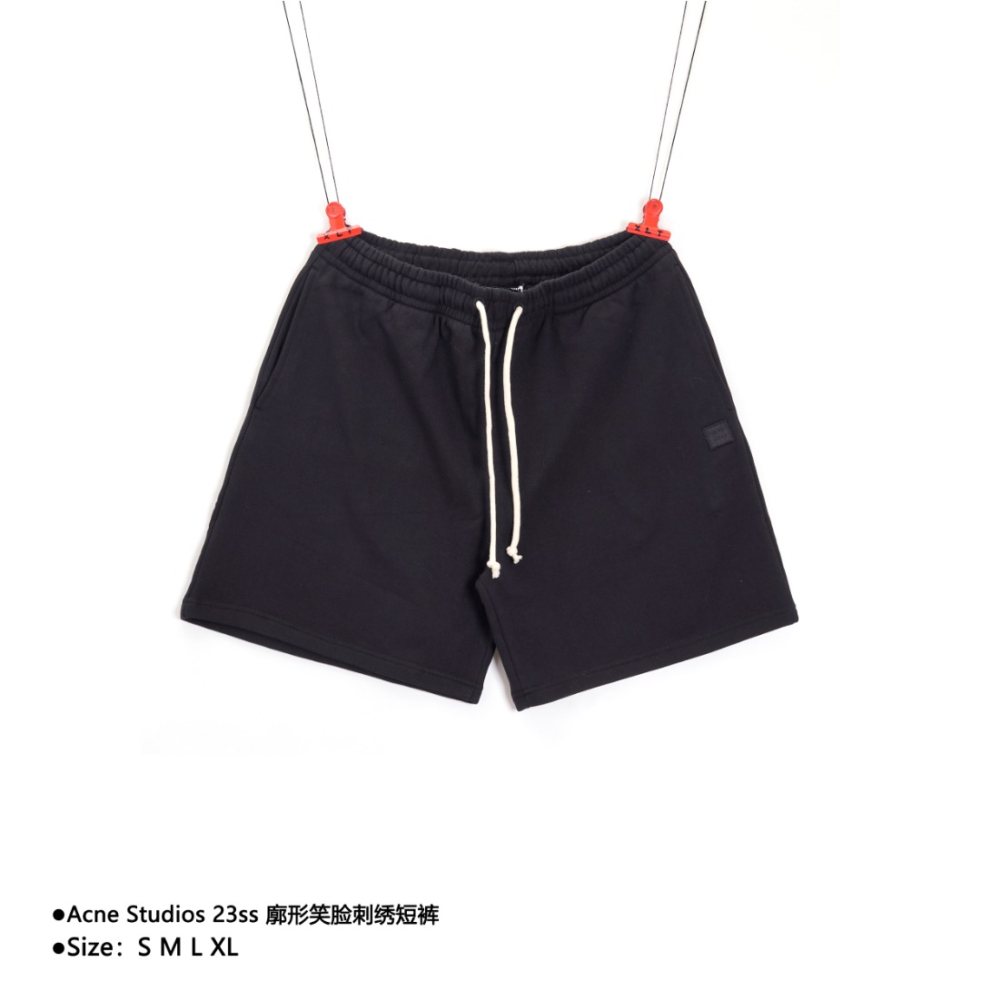 💰150
Acne Studios 23ss 廓形笑脸刺绣短裤
Size:S M L XL
基础简约的欧美风格,宽松易穿夏季百搭,相当ACNE的冷淡色调,圆形米白色的裤腰抽绳搭配双边竖式不易察觉的双插口袋带着休闲的气息,裤腿上的方块笑脸则是全场的辨识度,没有太高兴,也没有不开心的FACE表情已经成为ACNE标志性的产物,背面则有一个尾袋,既是装饰也可以是日常小实用,全棉小毛圈的内里舒适透气,亲肤不粘身,搭配情侣游走街头更是逼格满满。380克全棉质毛圈,正品级!
款式编号:Z-560560560016