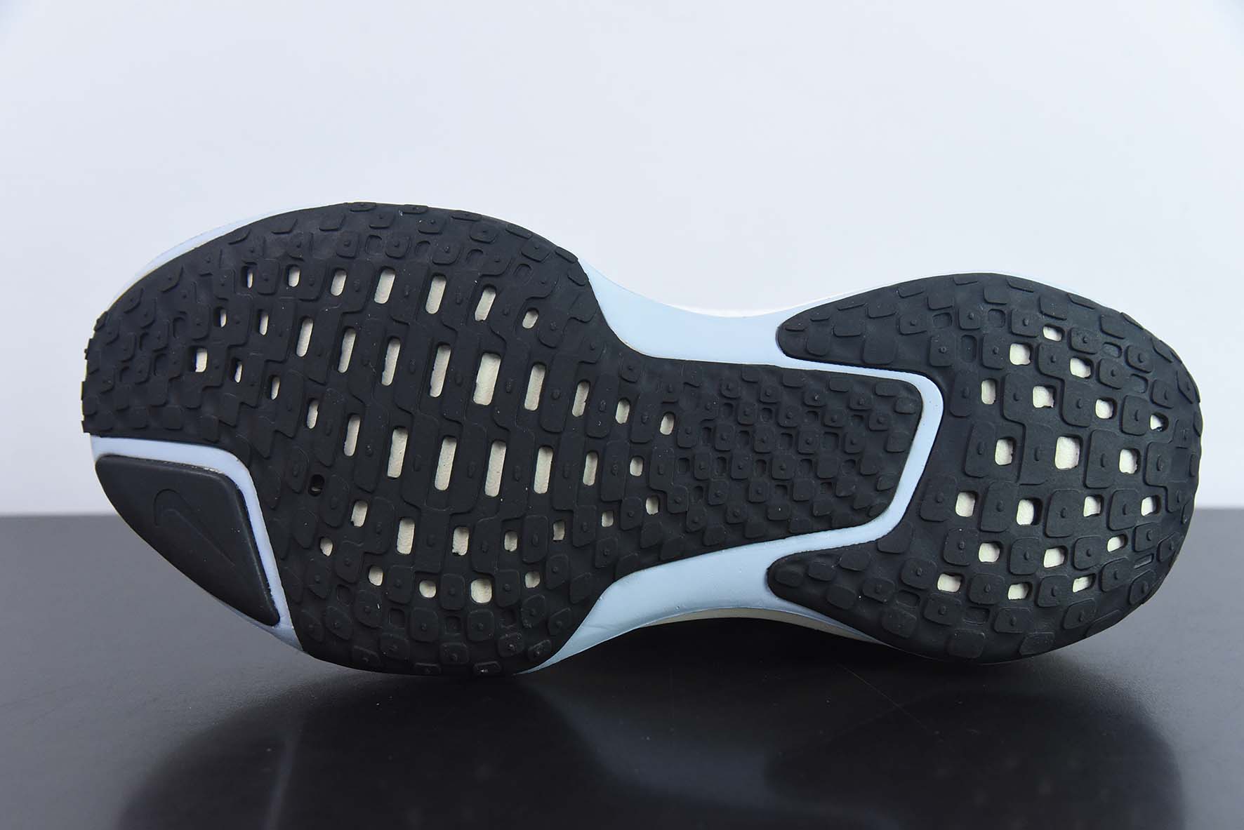 NIKE Zoom X Invincible Run Fk 3 马拉松机能风格运动鞋 货号：DR2615 100