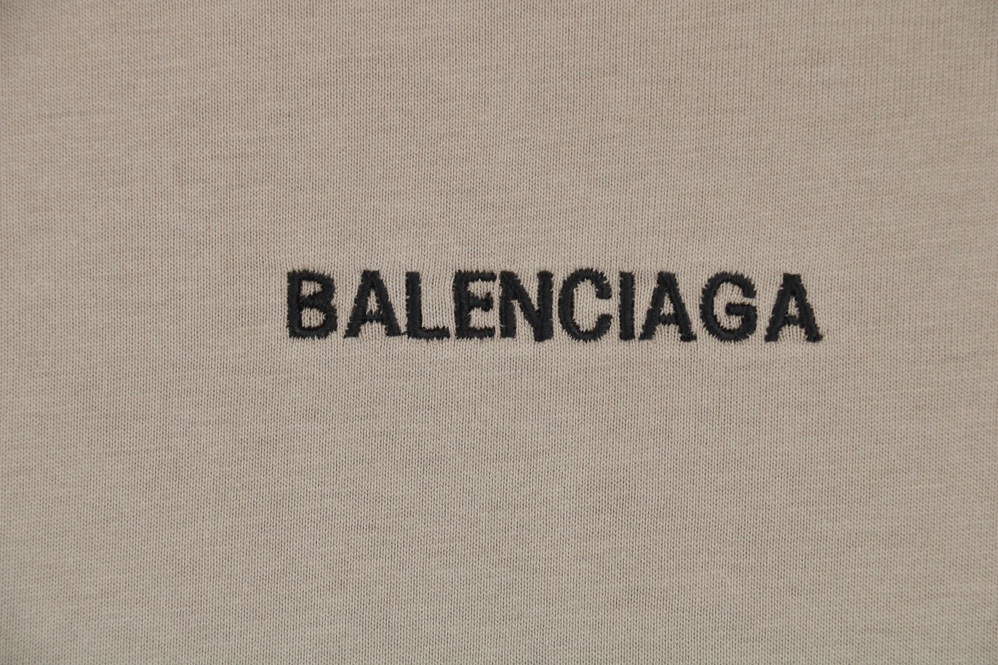 170 Balenciaga/巴黎世家 23ss 胸前小标前后标语字母刺绣短袖-卡其