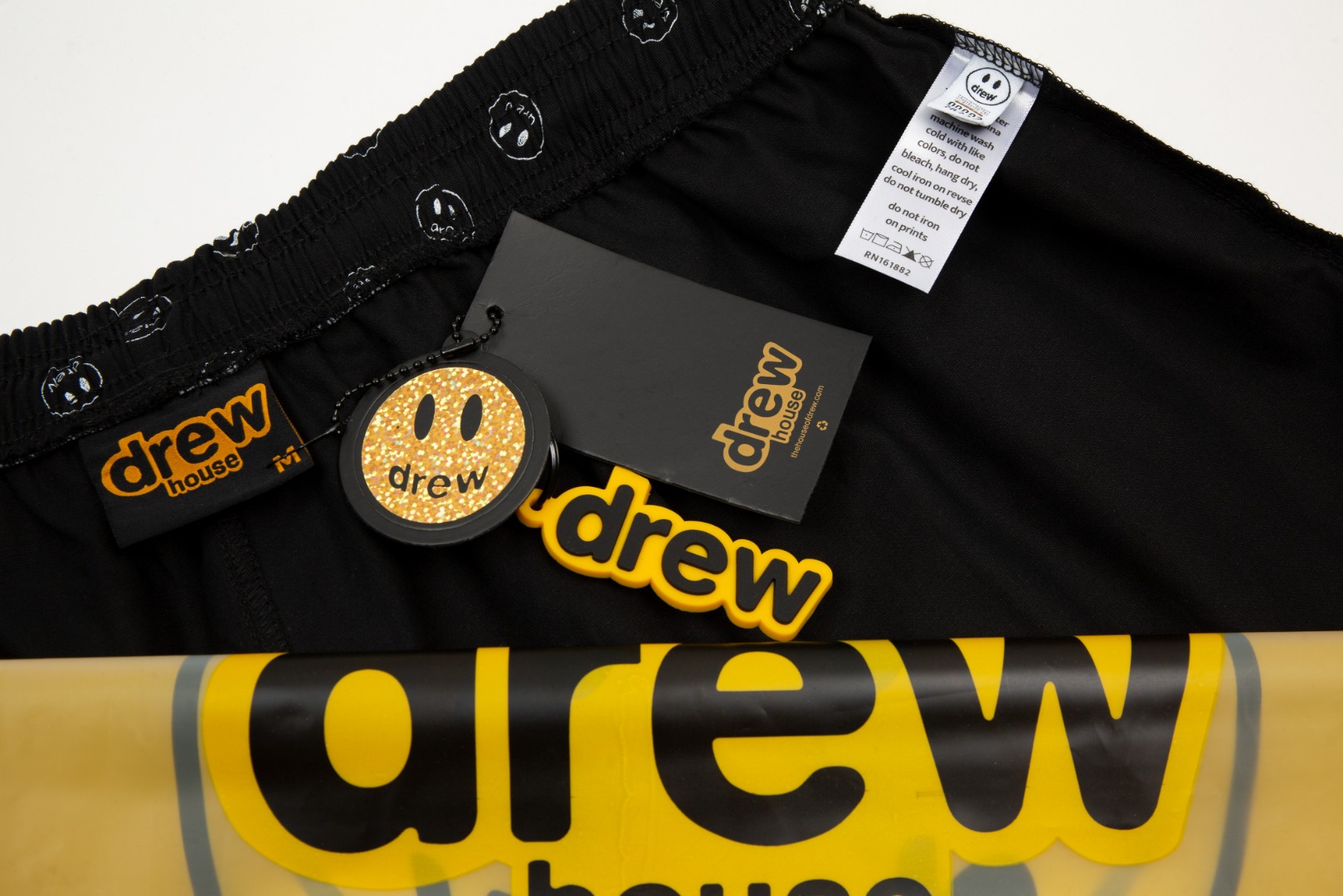 “Drew House 2023 Clothing Collection: Vibrant Colors and Customizable Tampons” - 图片 3