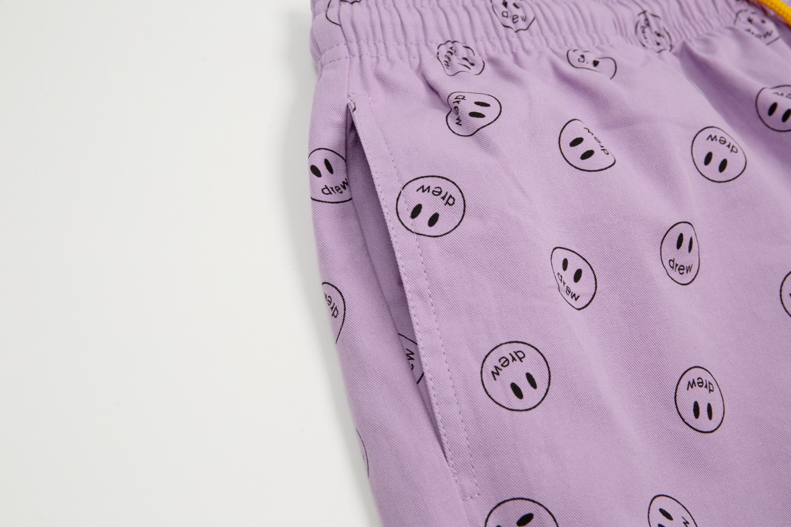“Drew House 2023s Clothing Collection: 7 Color Options, Customizable Tampons” - 图片 8