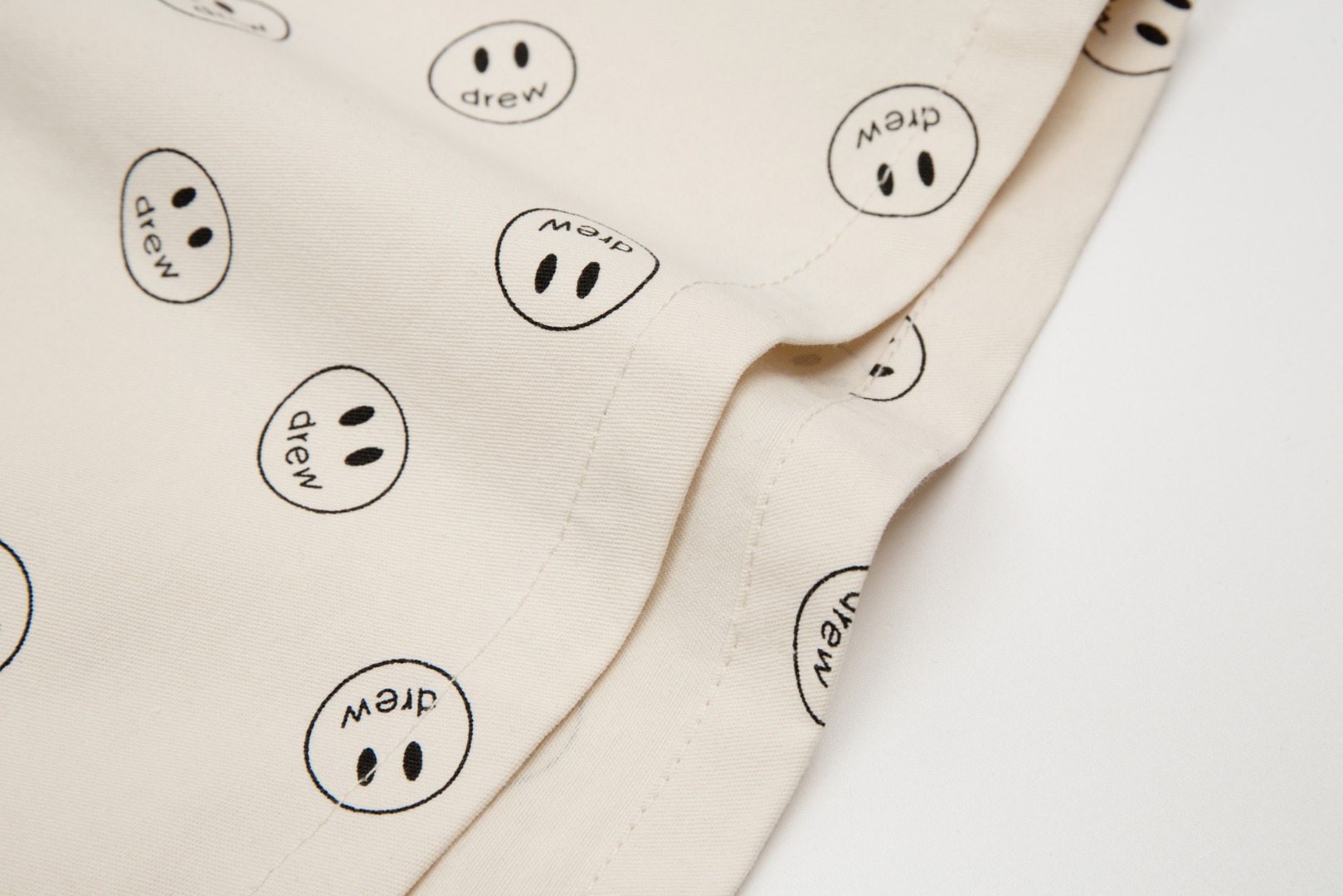 “Drew House 2023s Clothing Collection: 7 Colors and Customizable Options” - 图片 7