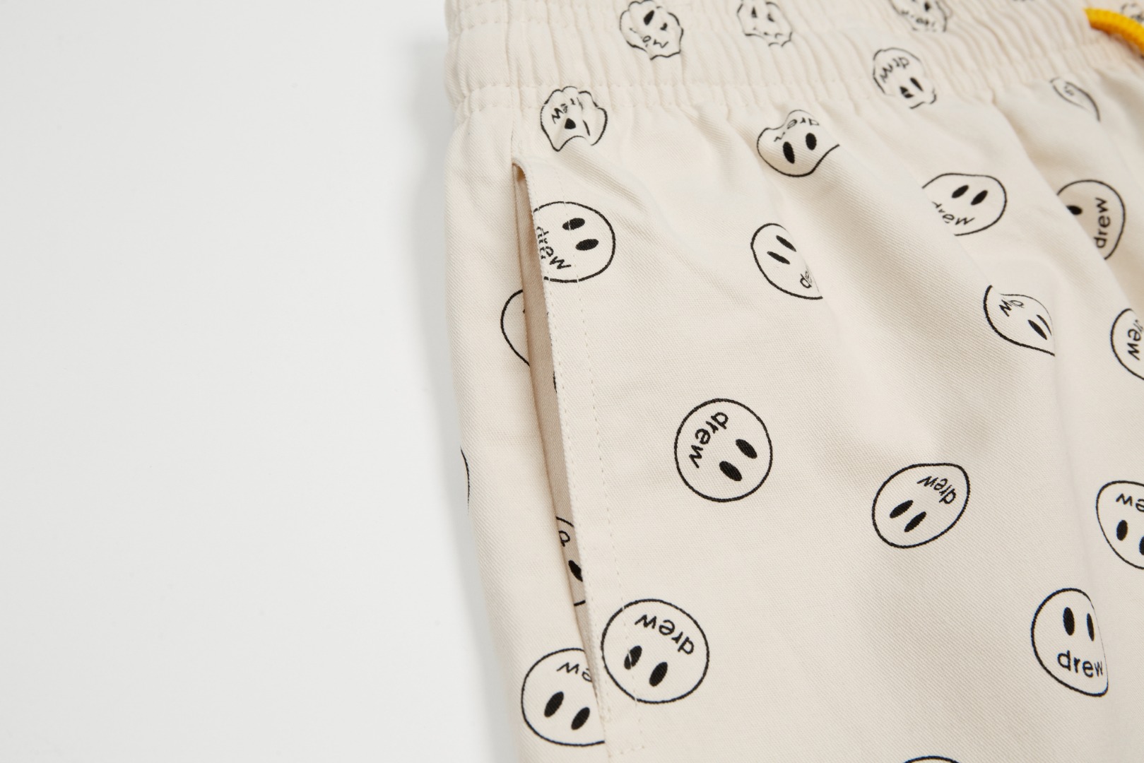 “Drew House 2023s Clothing Collection: 7 Colors and Customizable Options” - 图片 9