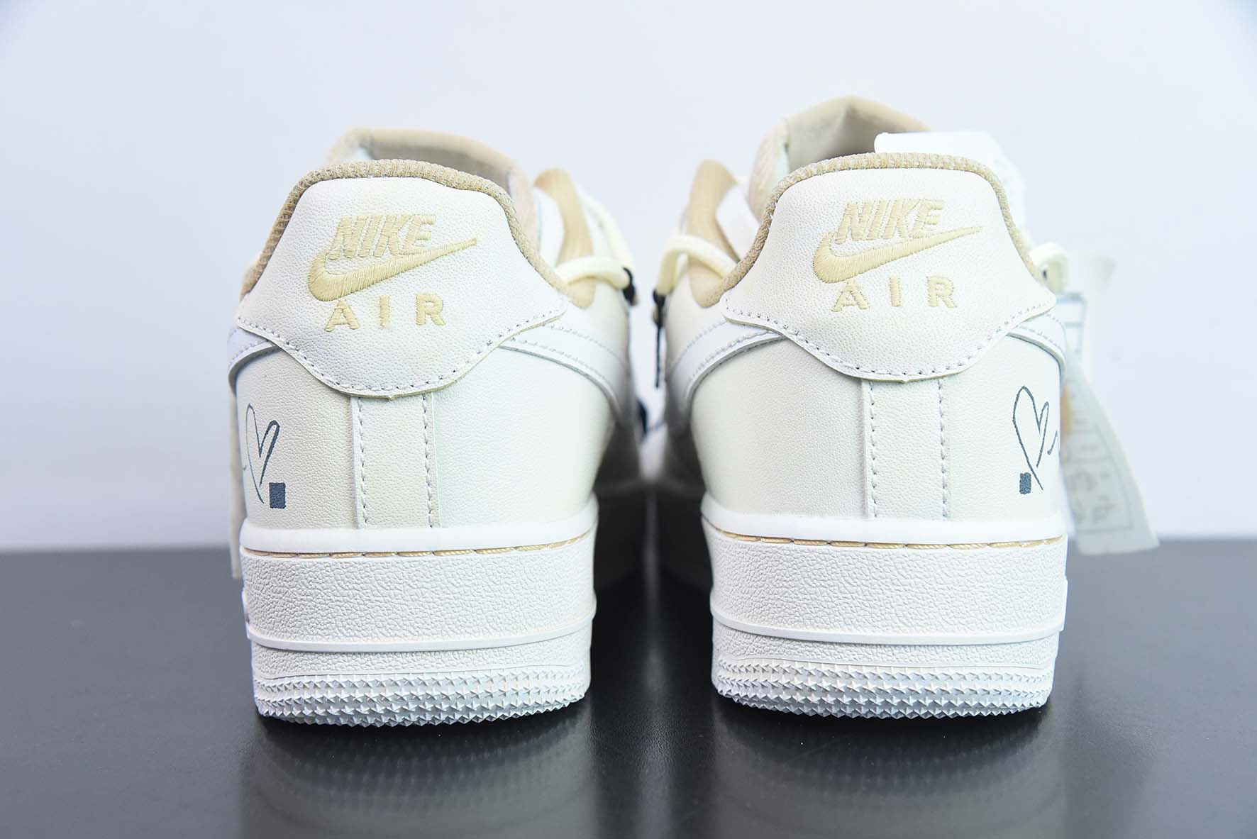 Nike Air Force 1 AF1 空军一号/低帮 米白 笑脸 货号：CW2288-111