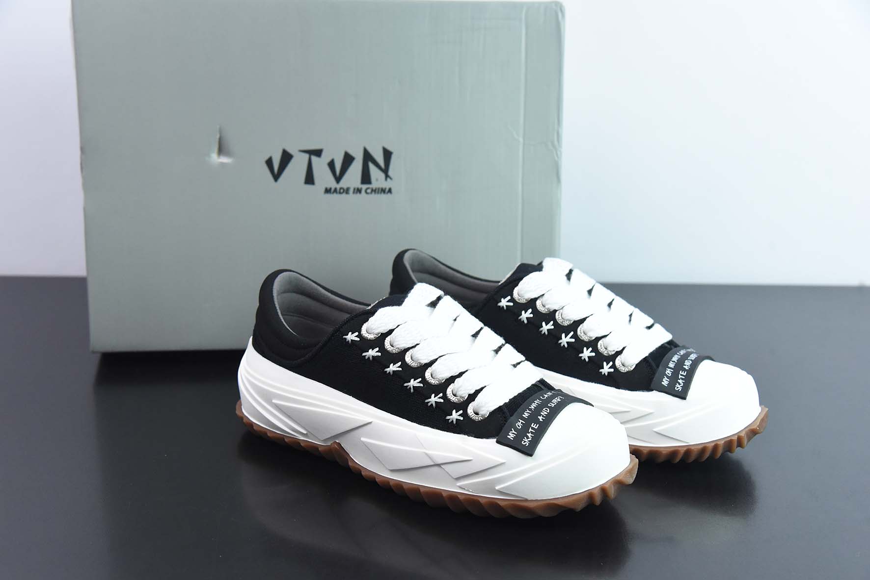 NUK50802250 VTVN 2023春夏新款面包鞋 情侣款 休闲 运动鞋 板鞋