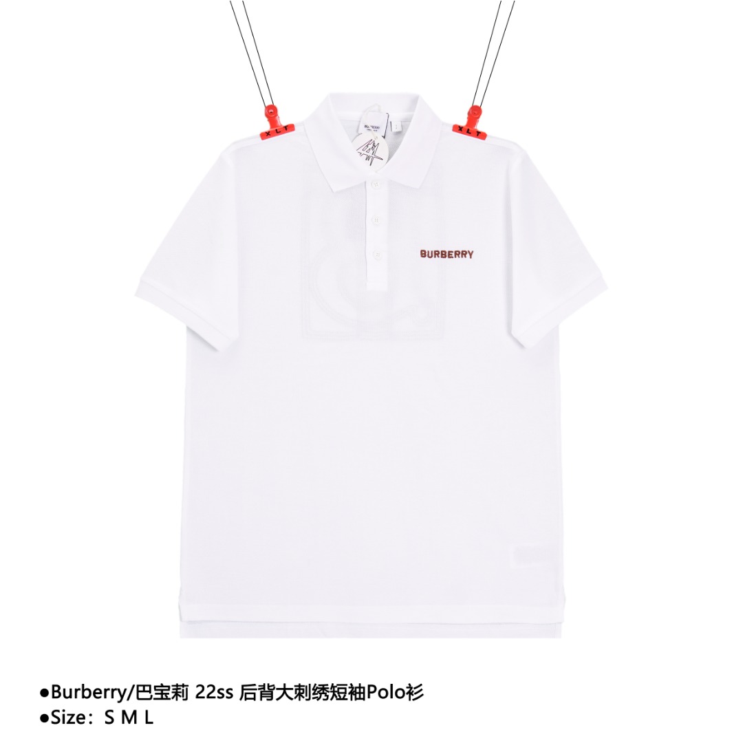 💰160
Burberry/巴宝莉 22ss后背大刺绣短袖Polo衫
Size：S M L

采用220g专用珠地面料，前幅经典绣花标识，后背立体绣花，进口田岛机13w万针大刺绣，刺绣内里烫铂不扎身。透露出低调奢华的气质内涵。纽扣定染与布料颜色一致。激光刻字还原原版。前短后长设计，更凸显品牌高级感。

款式编号：A-5605605617