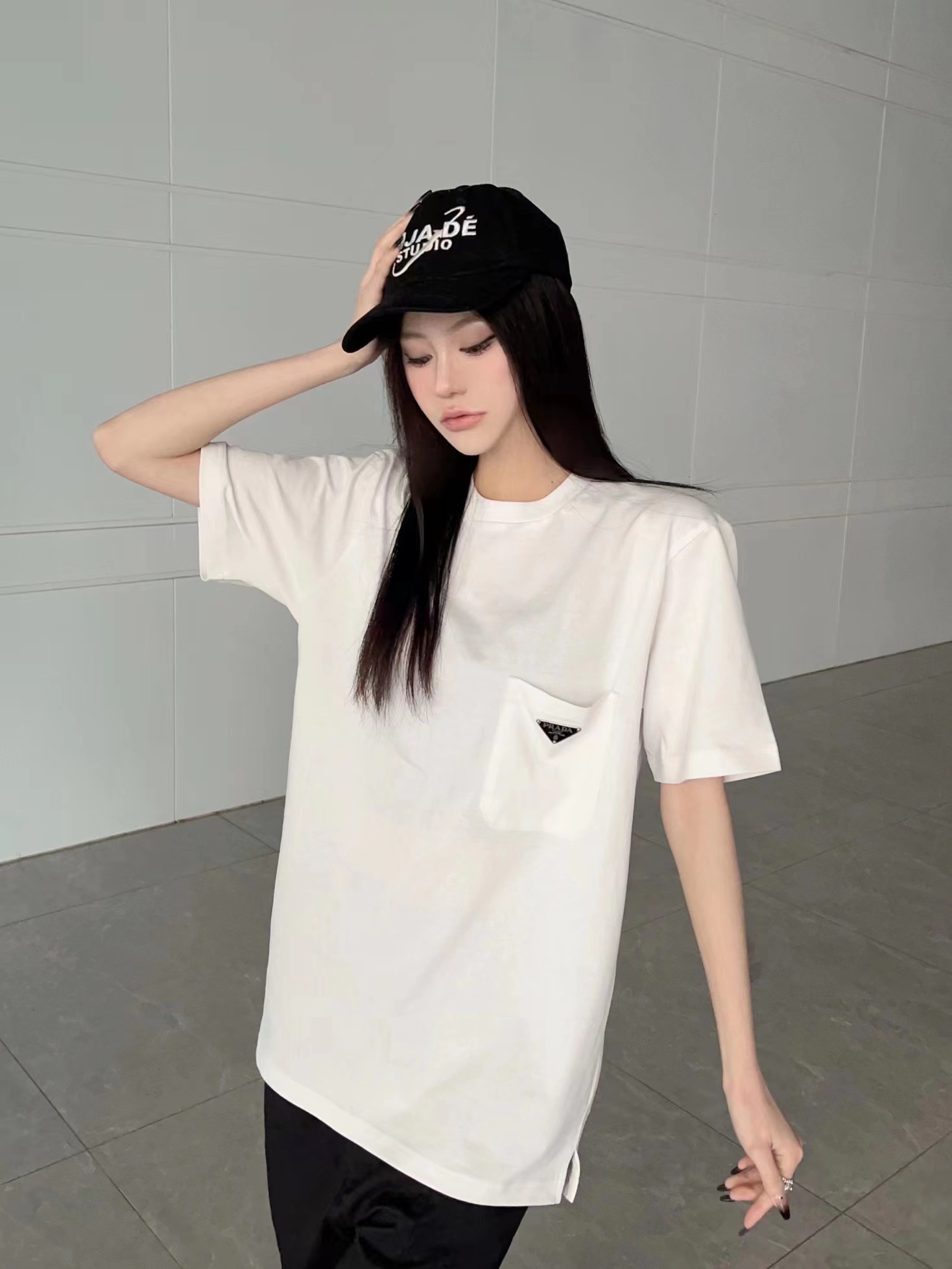 上身素材# PRADA/普拉达 23SS 三角标口袋短袖T恤