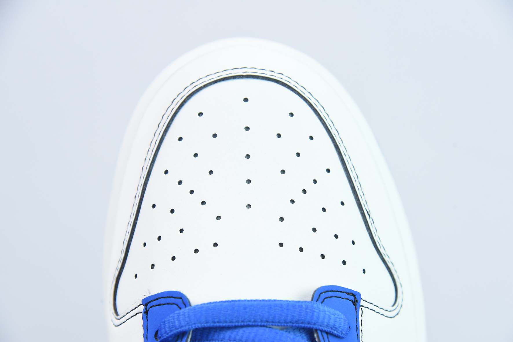 NK Dunk Low 低帮休闲板鞋大友克洋 大白兔印花低帮运动鞋  货号：NN5869-601