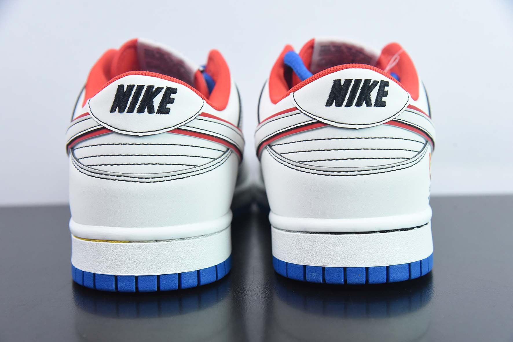 NK Dunk Low 低帮休闲板鞋大友克洋 大白兔印花低帮运动鞋  货号：NN5869-601