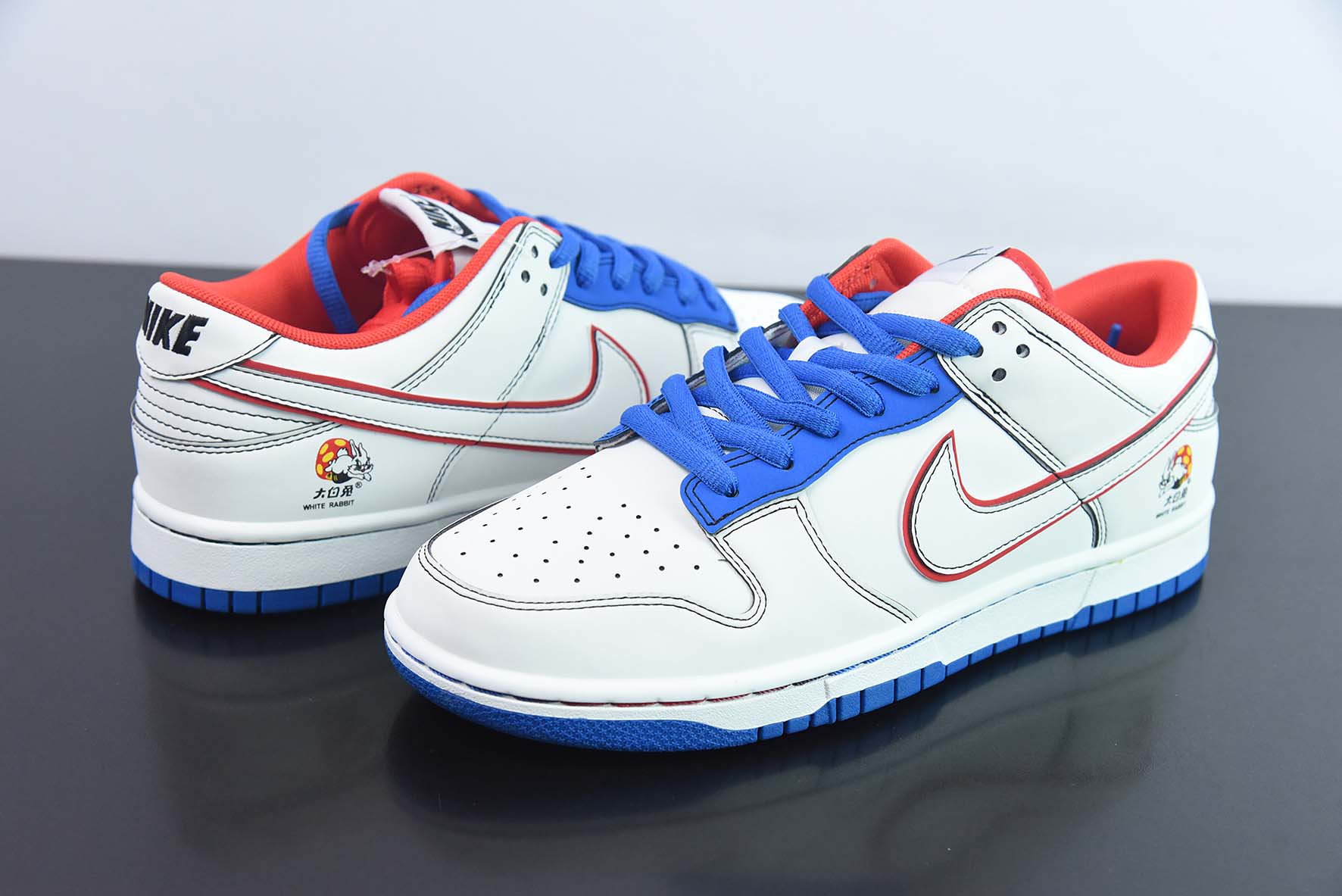 NK Dunk Low 低帮休闲板鞋大友克洋 大白兔印花低帮运动鞋  货号：NN5869-601