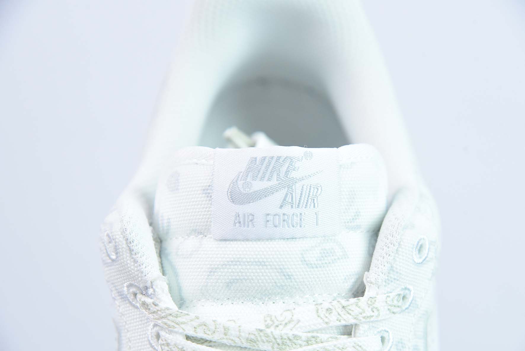 NK Air Force 1'07 白腰果花布面 空军一号低帮休闲板鞋 货号：DG2296-088