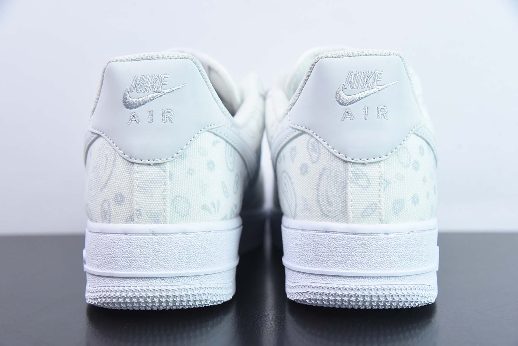 NK Air Force 1'07 白腰果花布面 空军一号低帮休闲板鞋 货号：DG2296-088